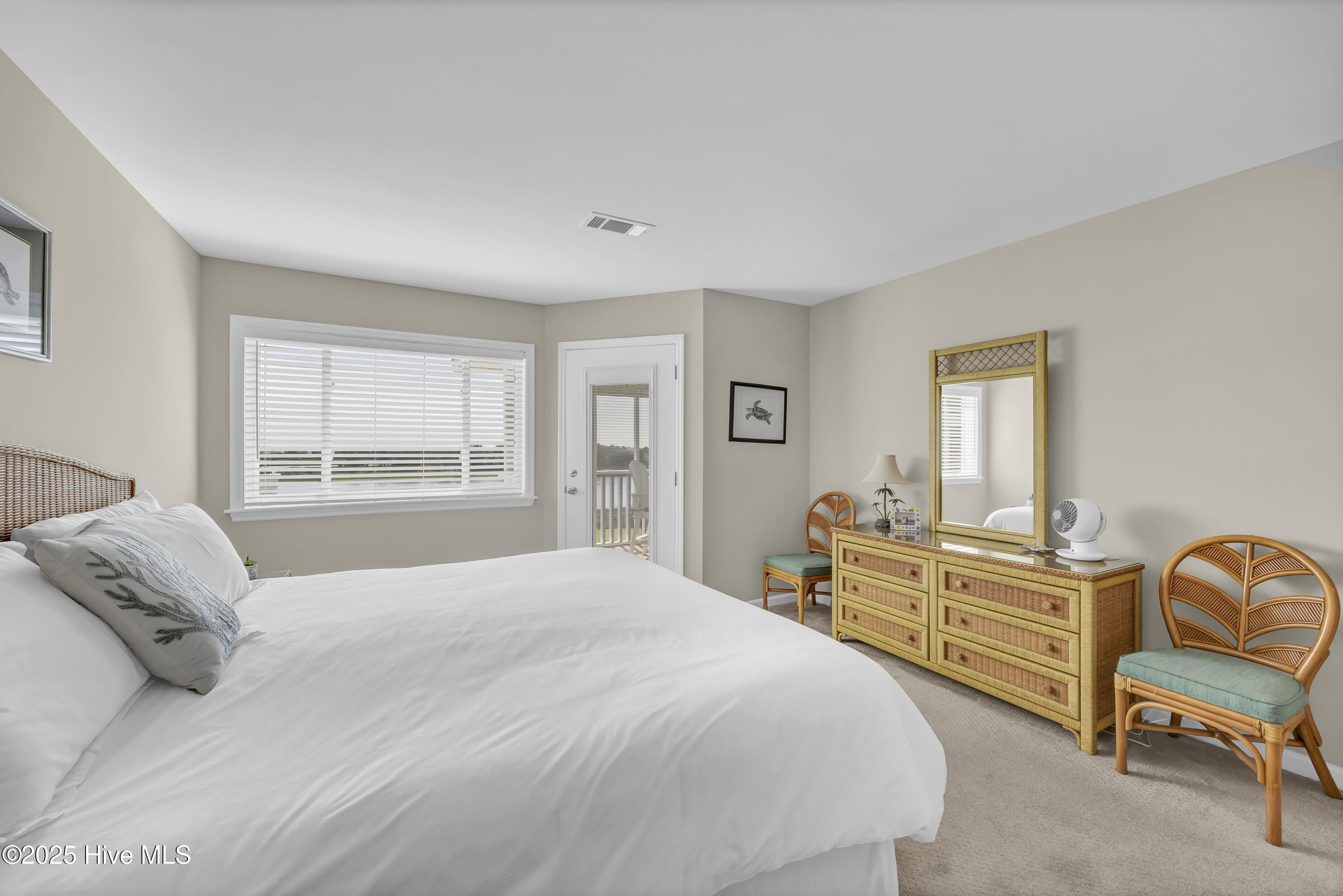 100533444 | Photo 21