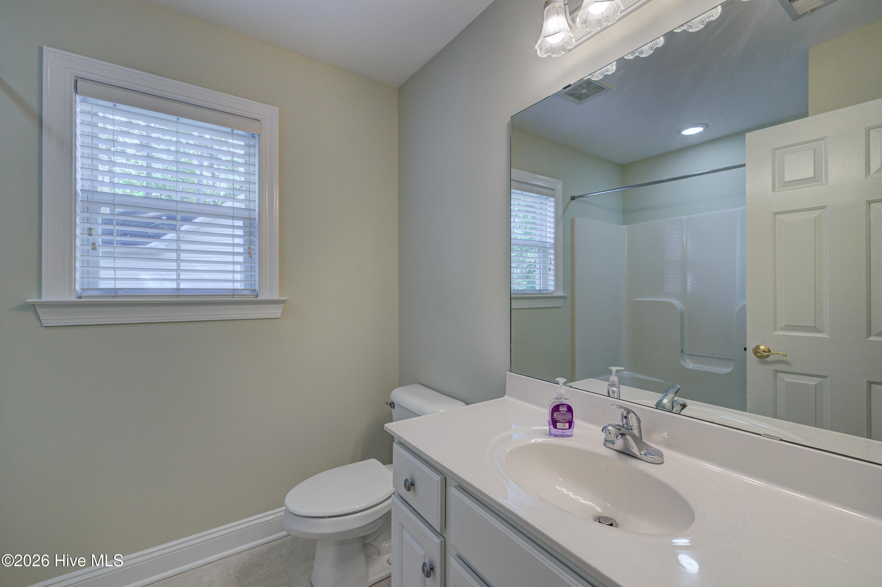 100549406 | Photo 12