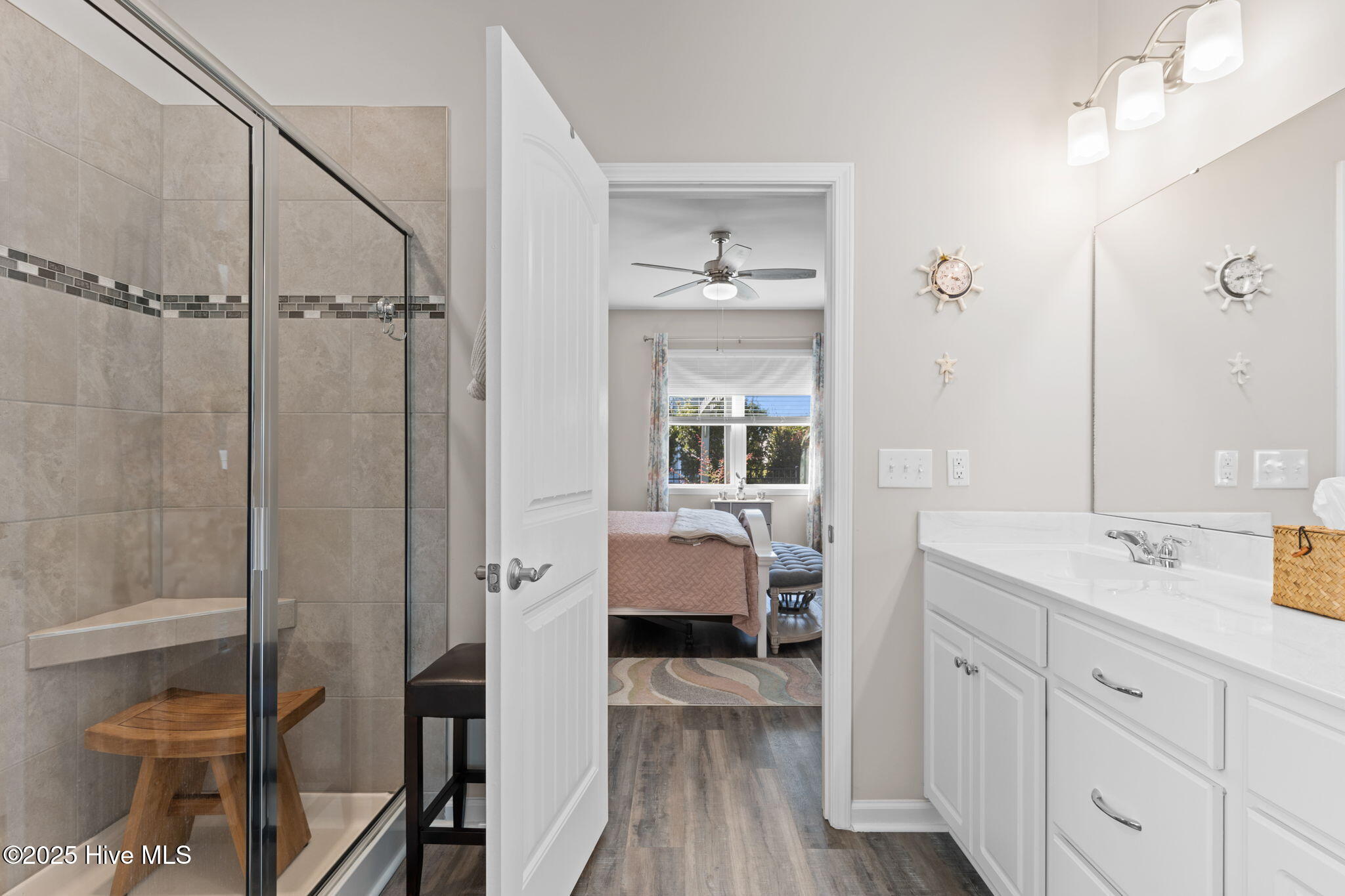 100535232 | Photo 26