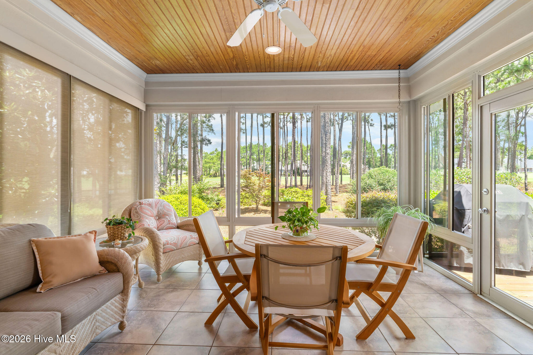 100548545 | Photo 38