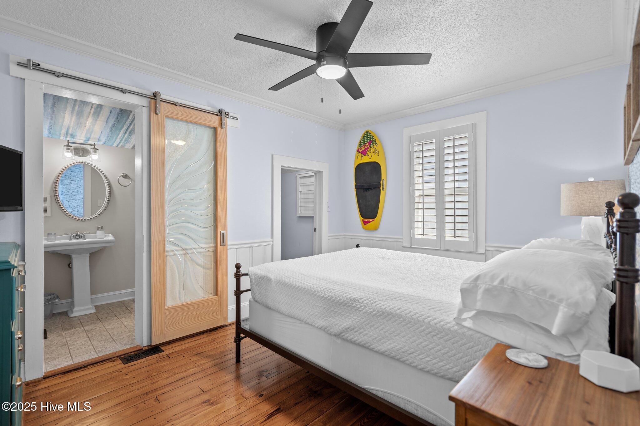 100532110 | Photo 33