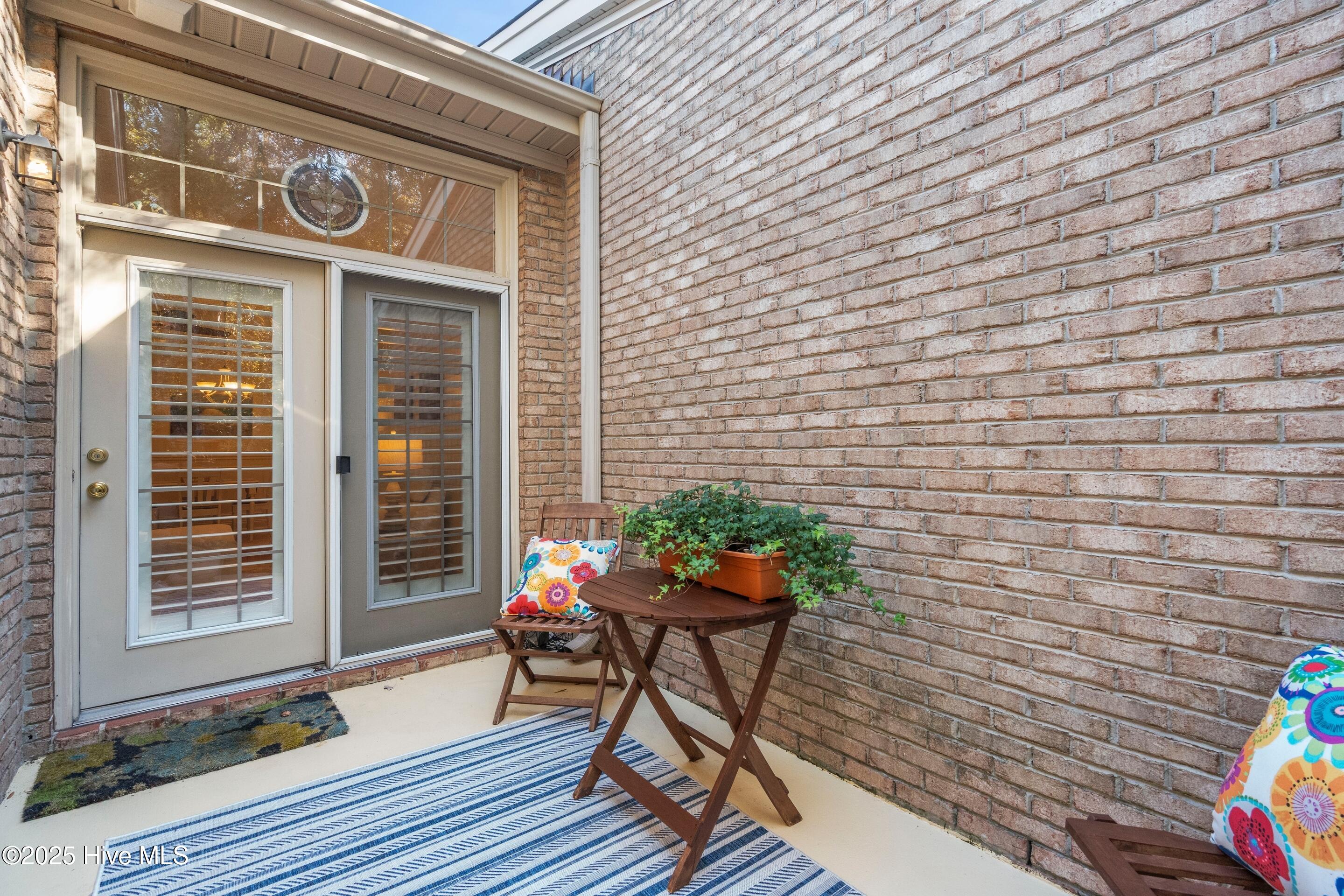 100563476 | Photo 32