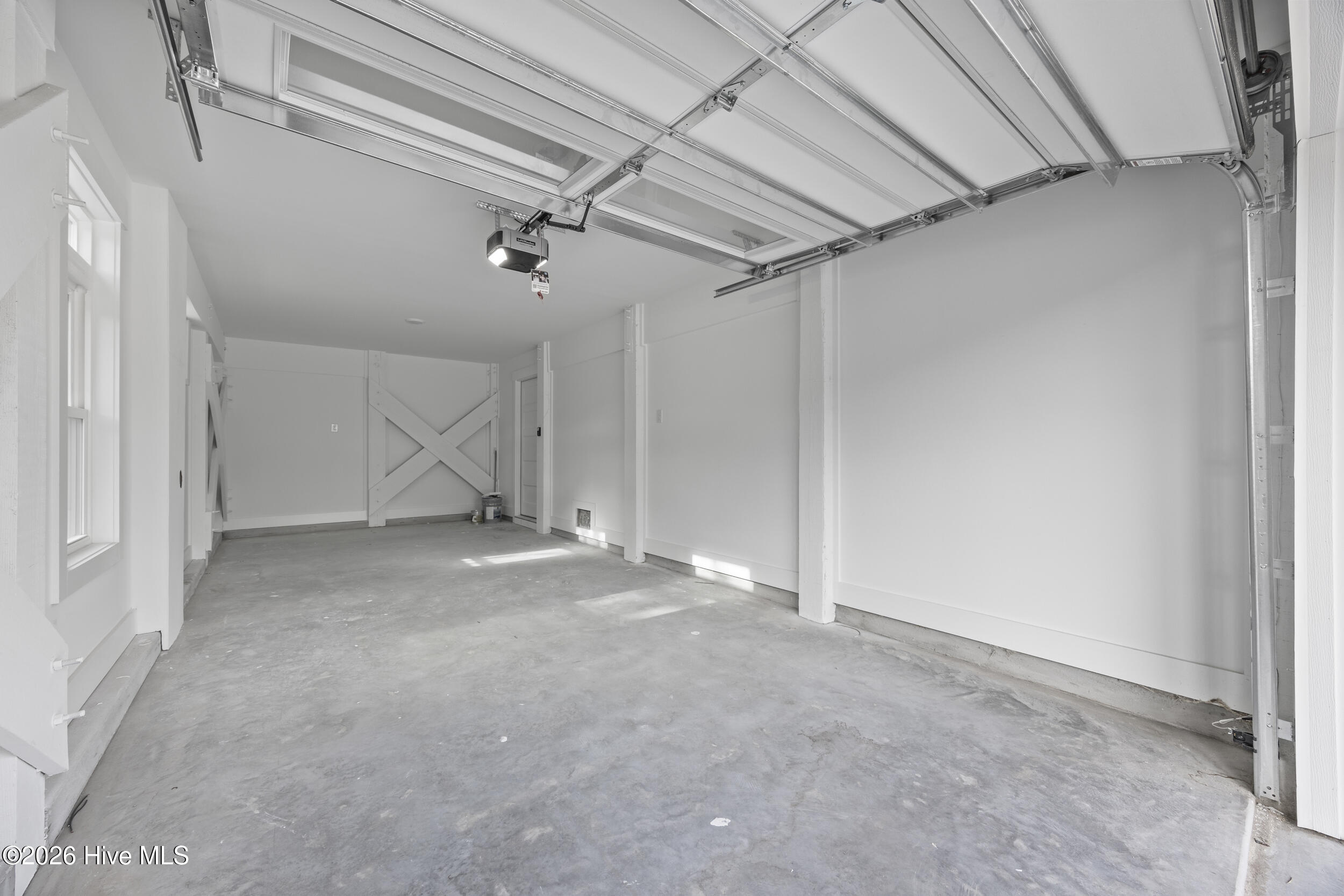 100543064 | Photo 86