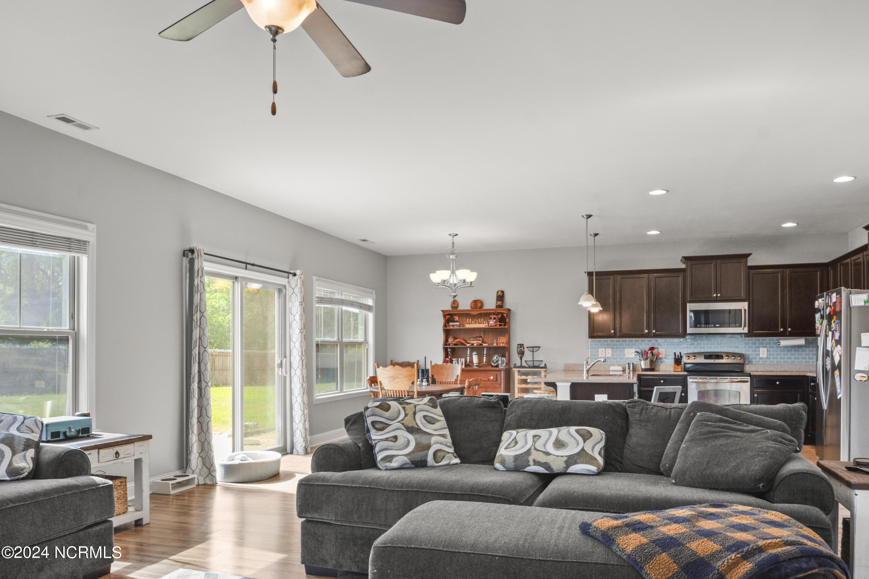 100566117 | Photo 15