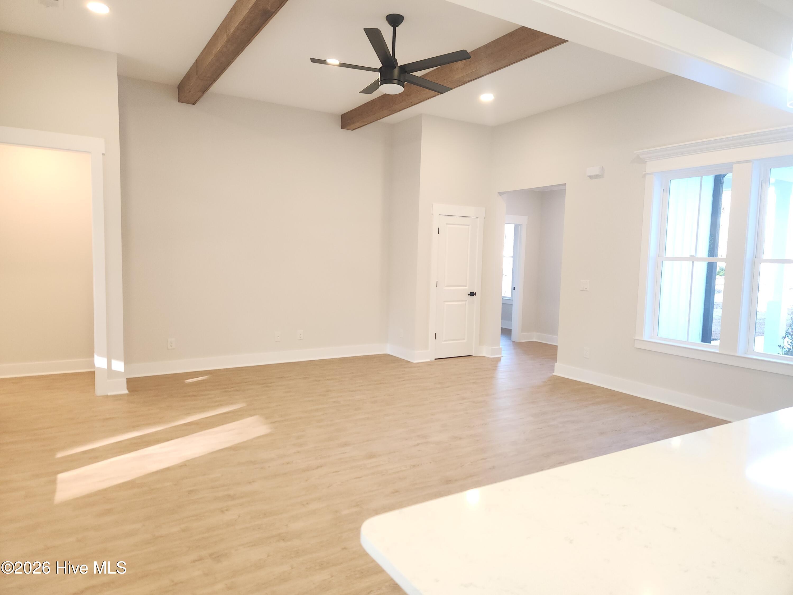 100554103 | Photo 23