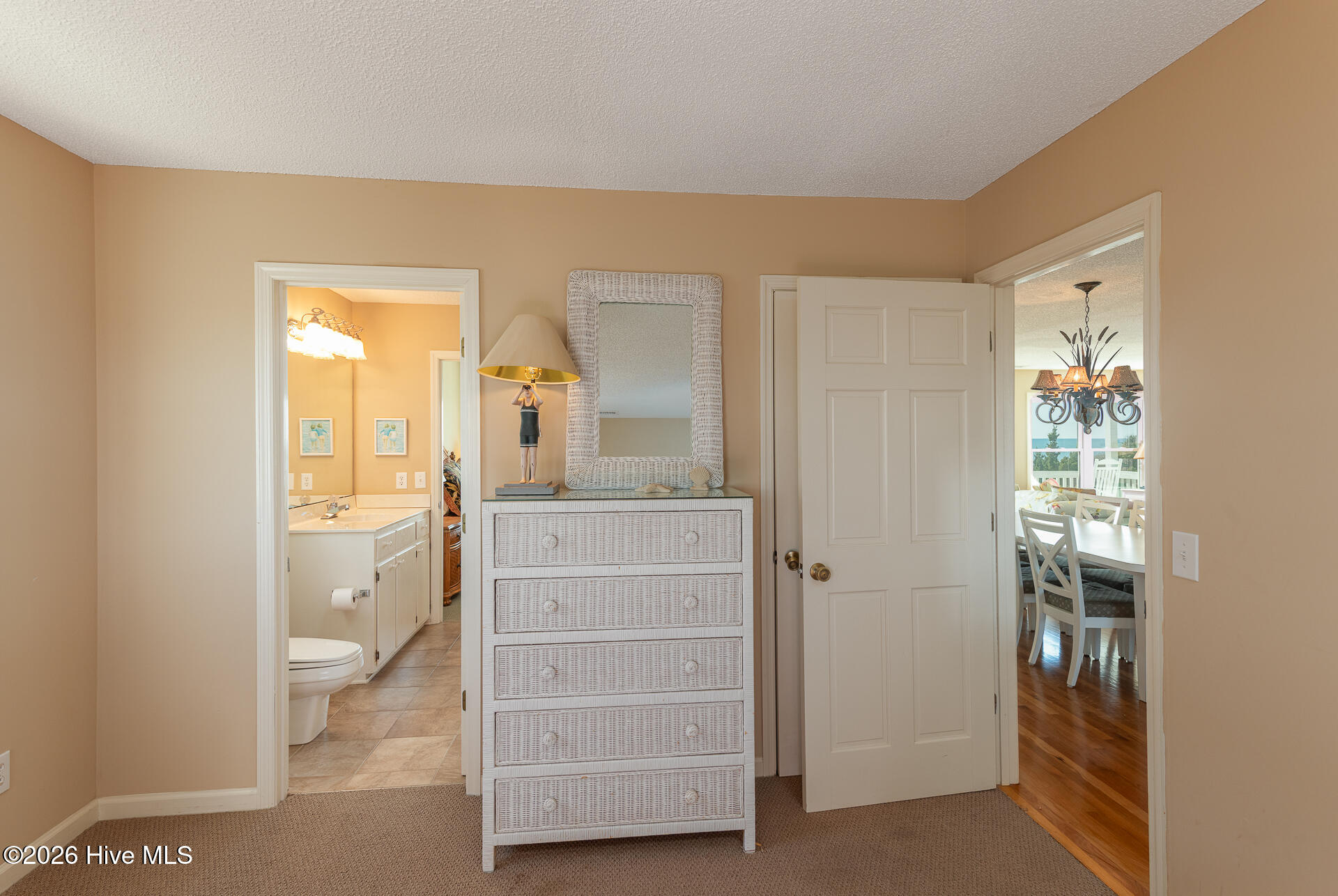 100556011 | Photo 40