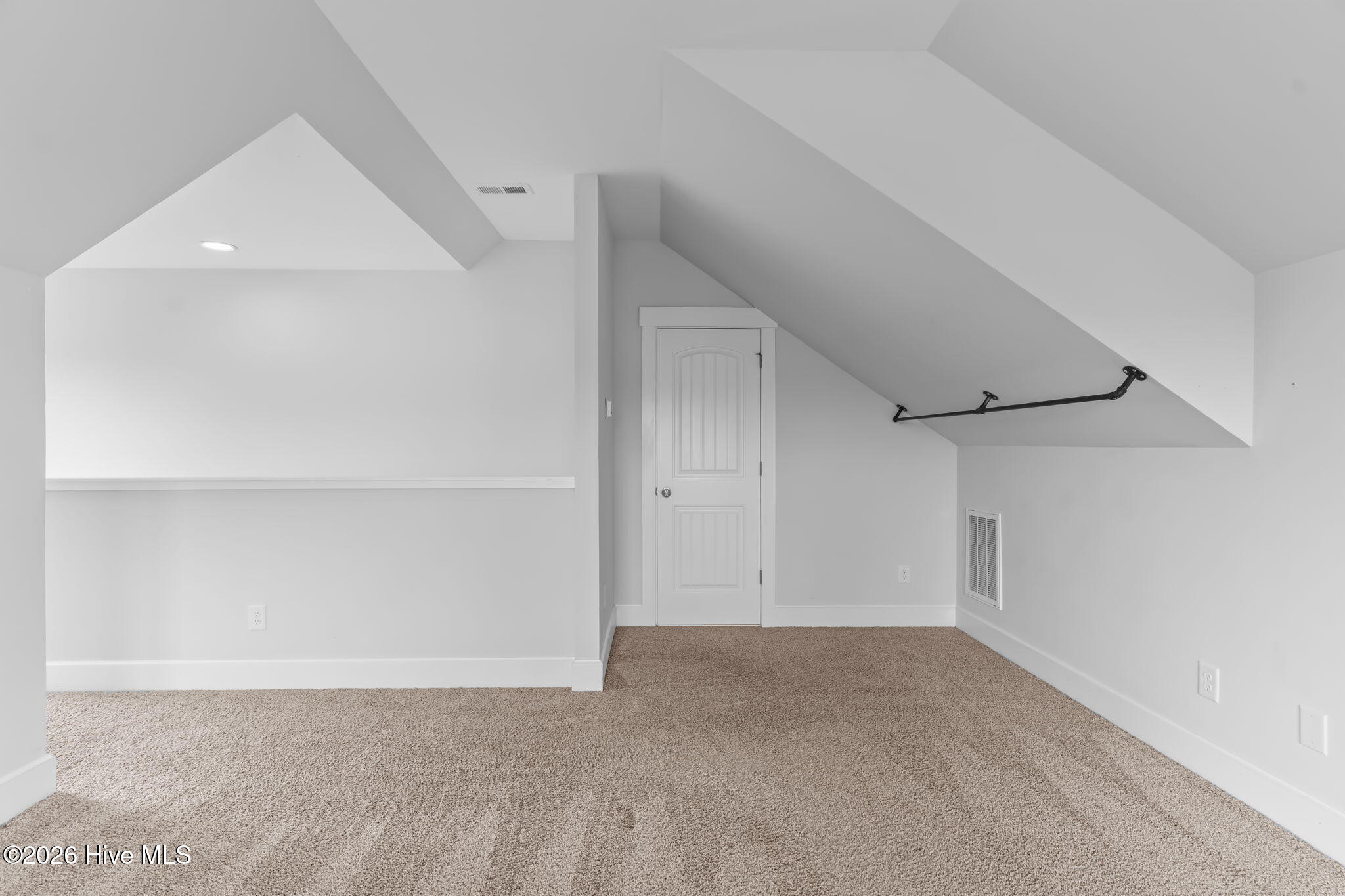 100562653 | Photo 44