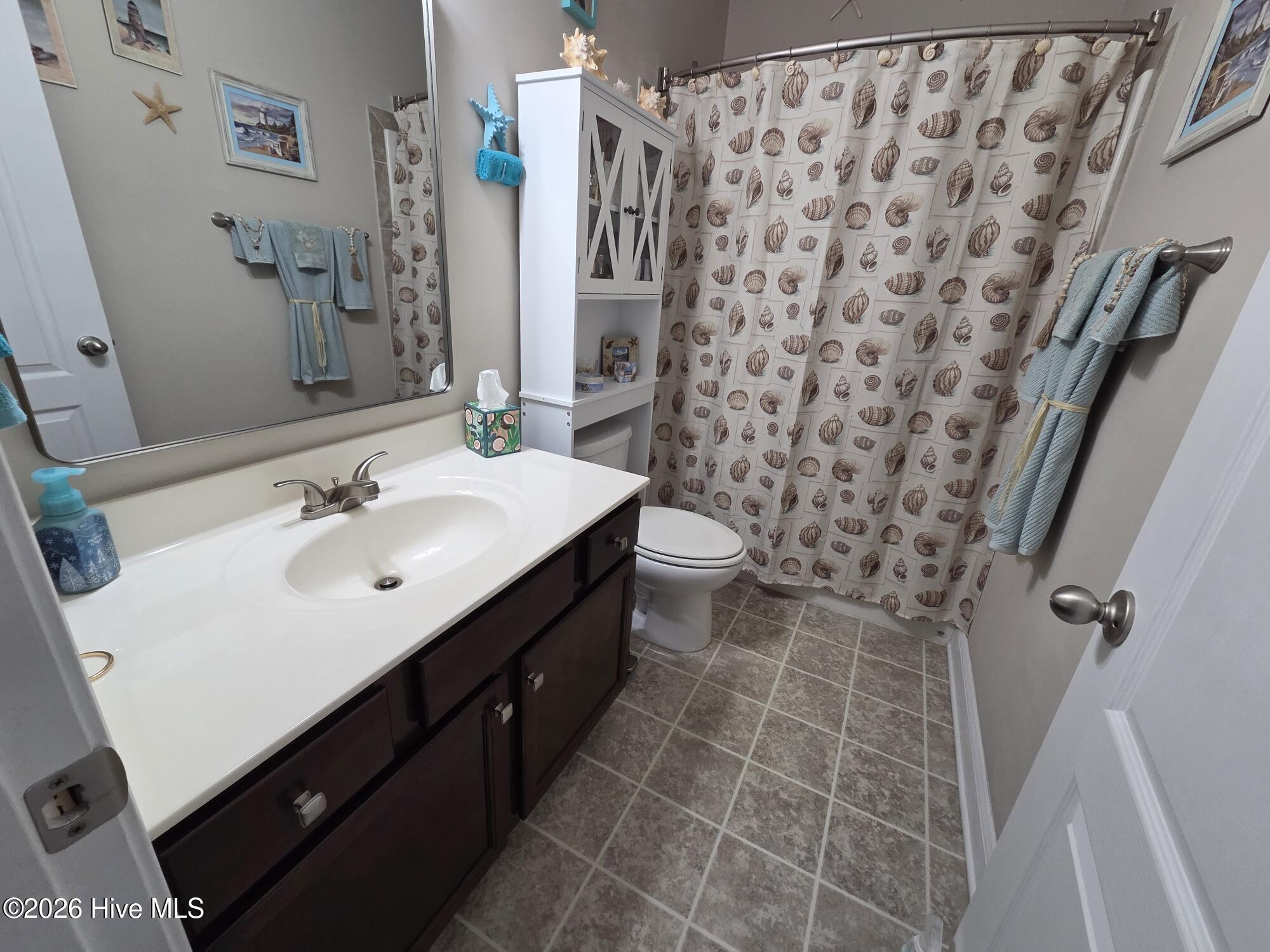 100568128 | Photo 12