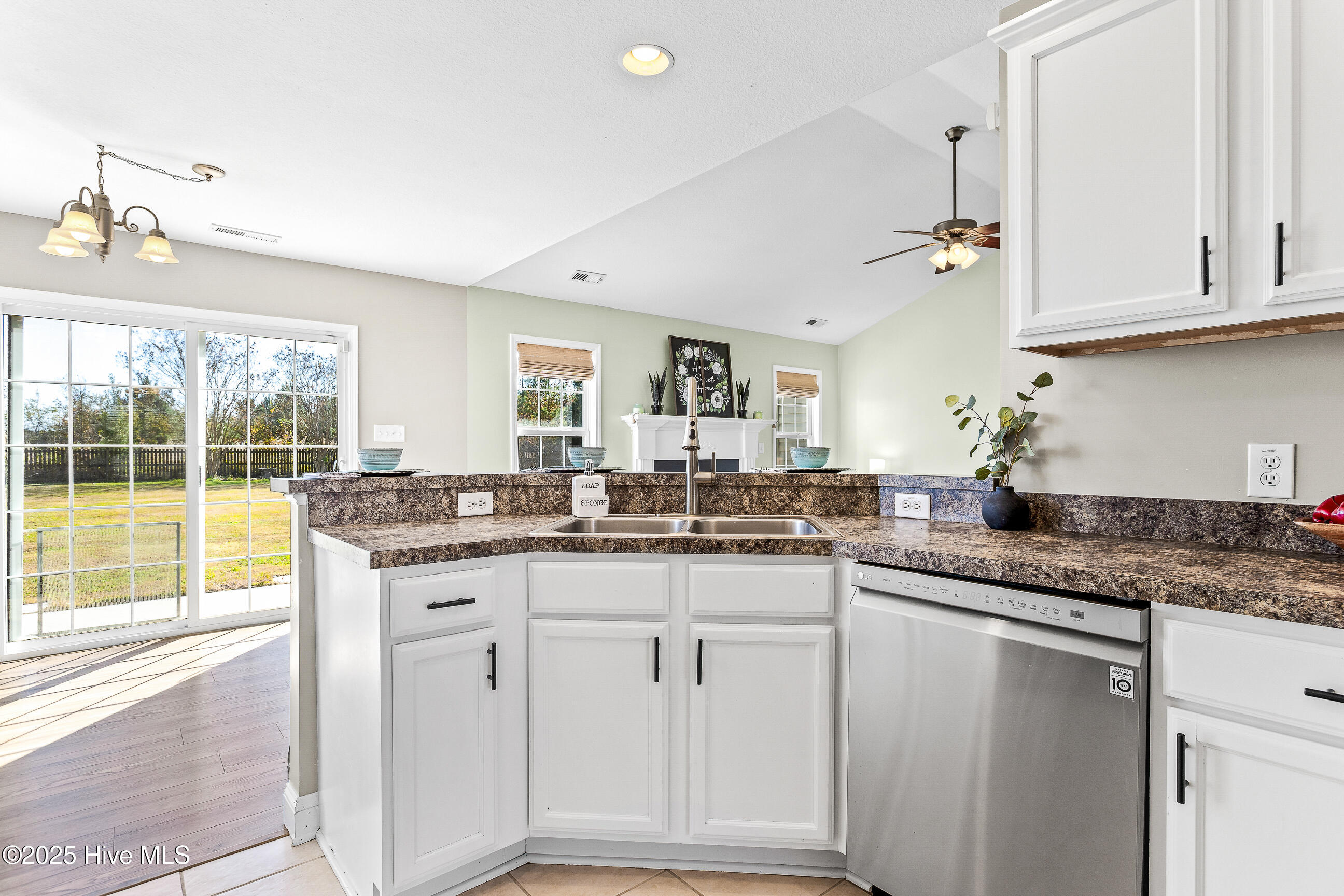 141 Weste Avenue, Jacksonville, NC 28540 – photo 17: Kitchen