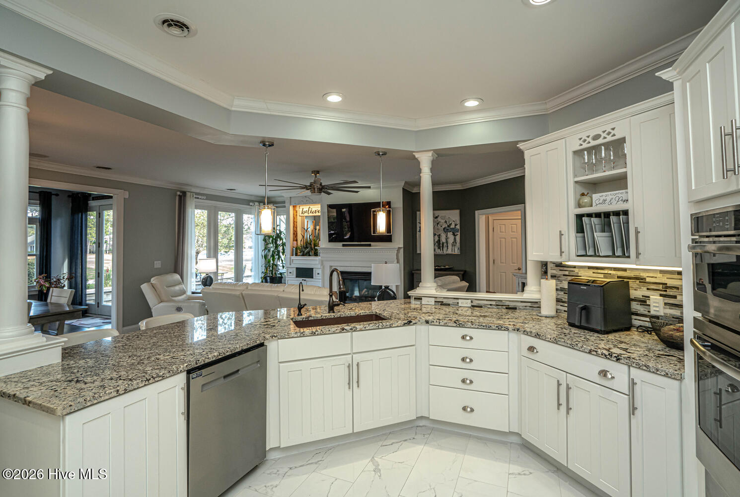 100561911 | Photo 15