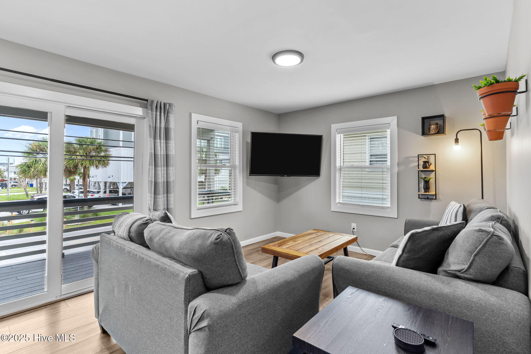 100526073 | Photo 14