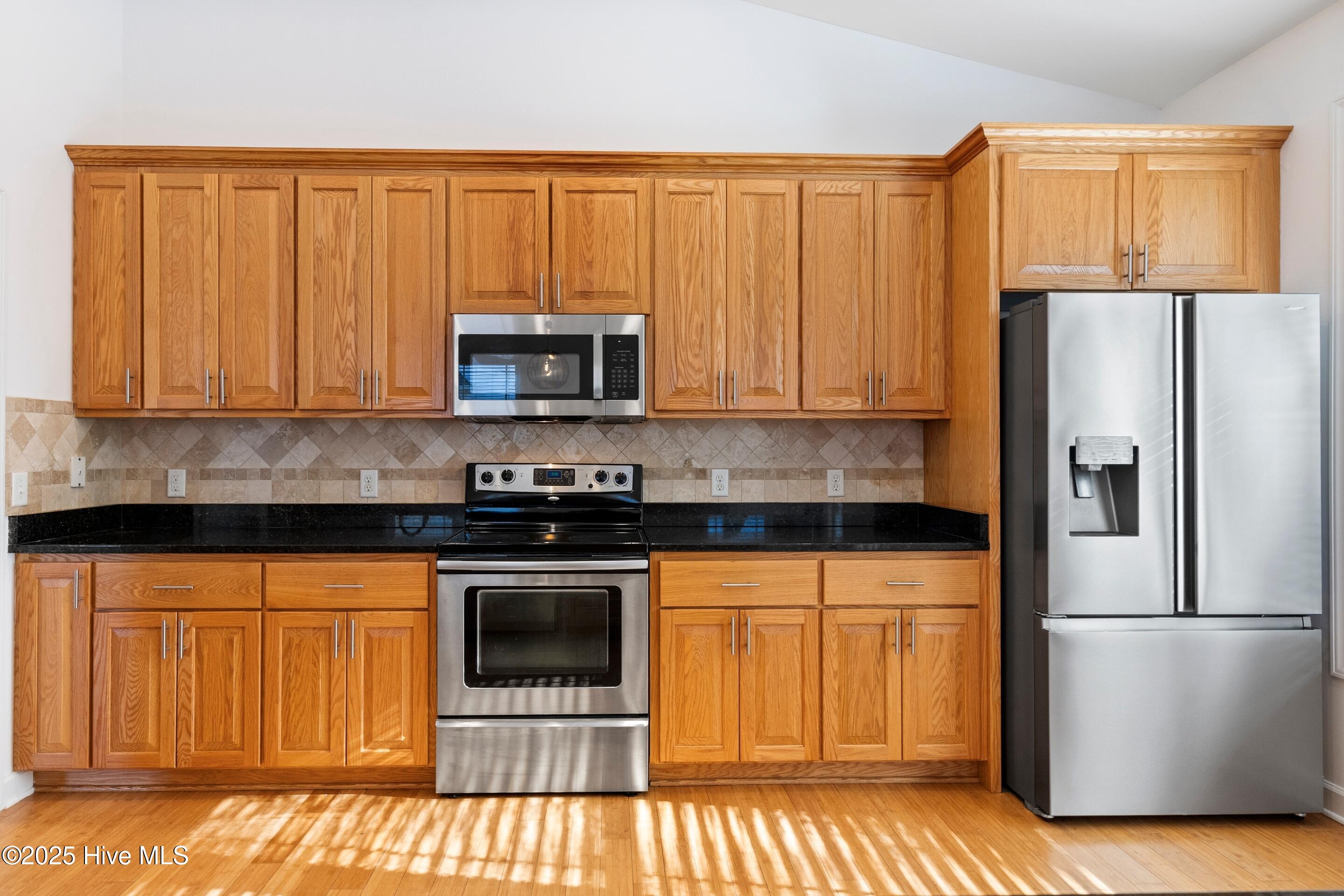 100536382 | Photo 24