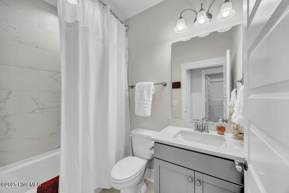 100540446 | Photo 42