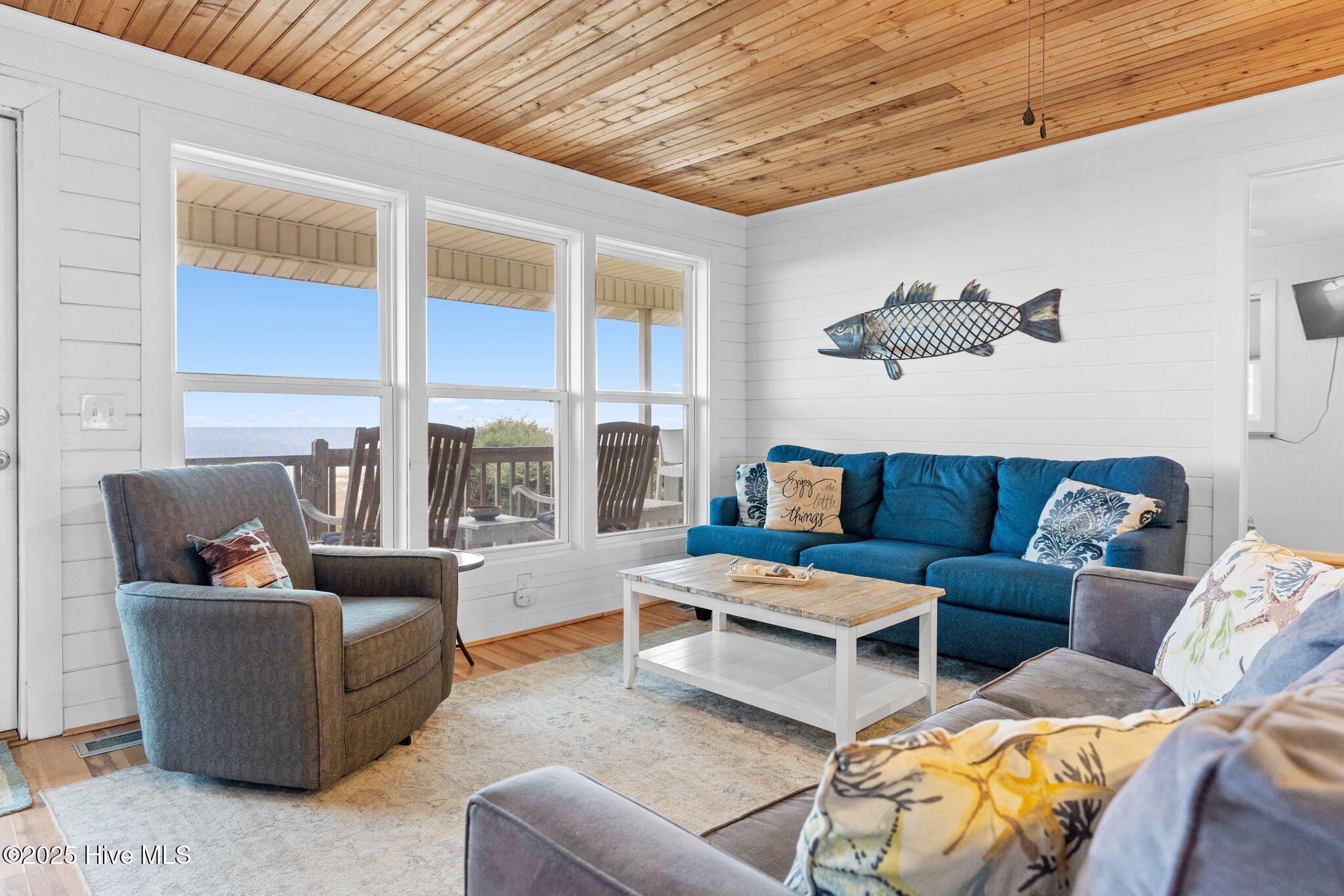 100544843 | Photo 11