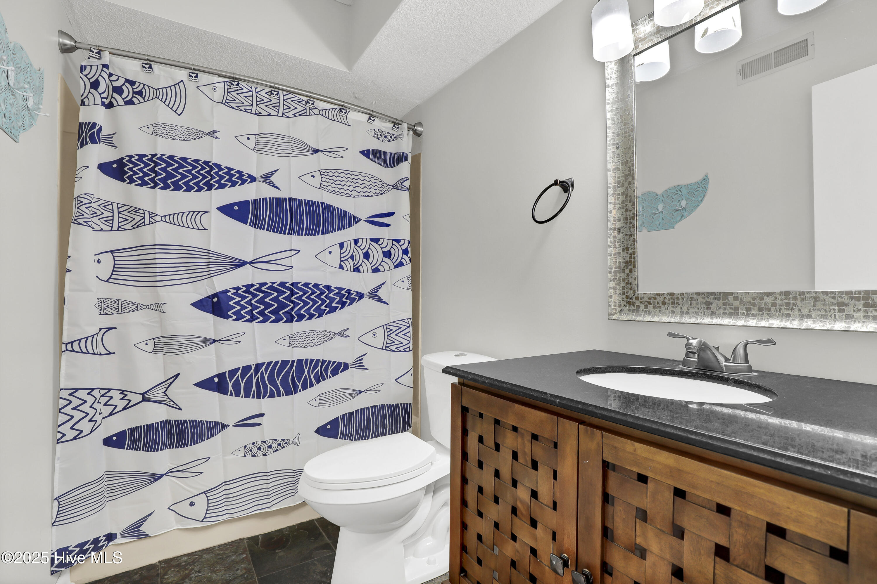 100520524 | Photo 11