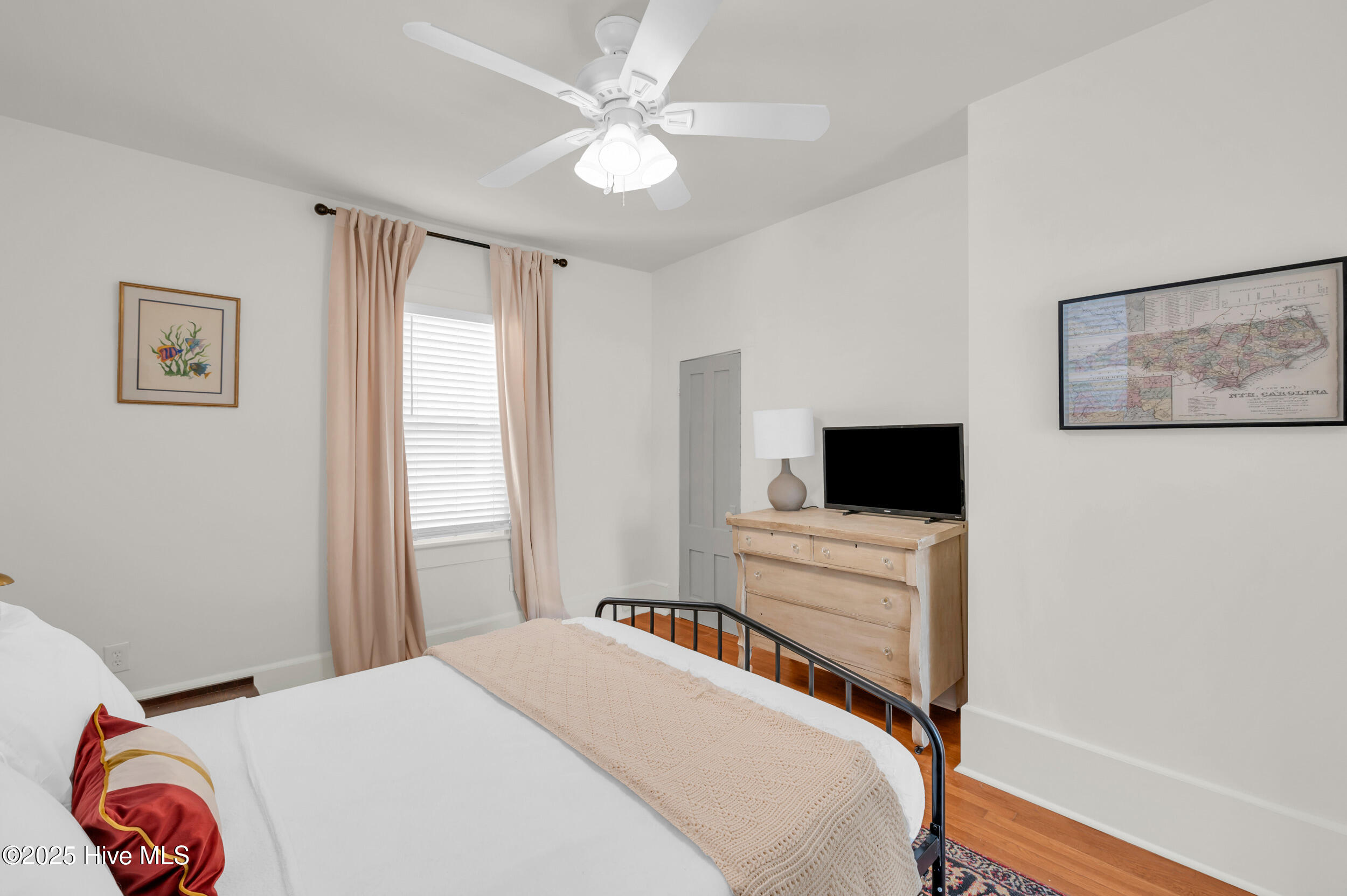 100542379 | Photo 51