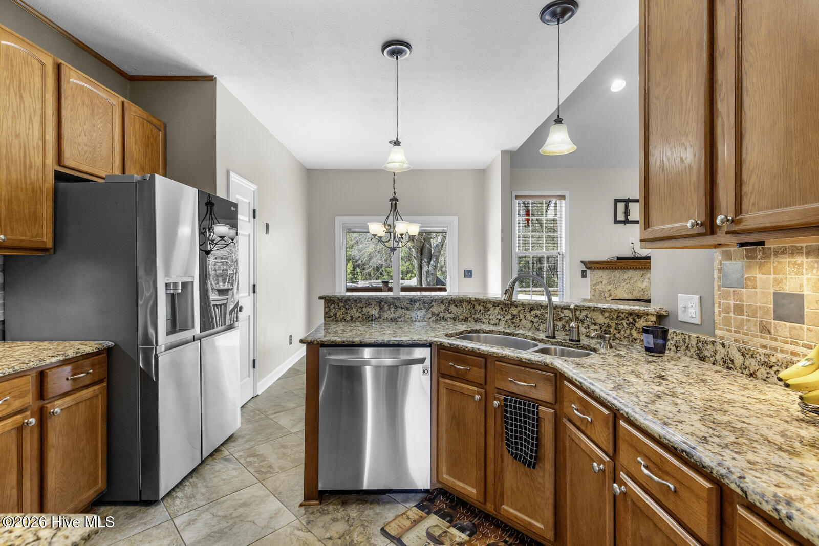 100563110 | Photo 19