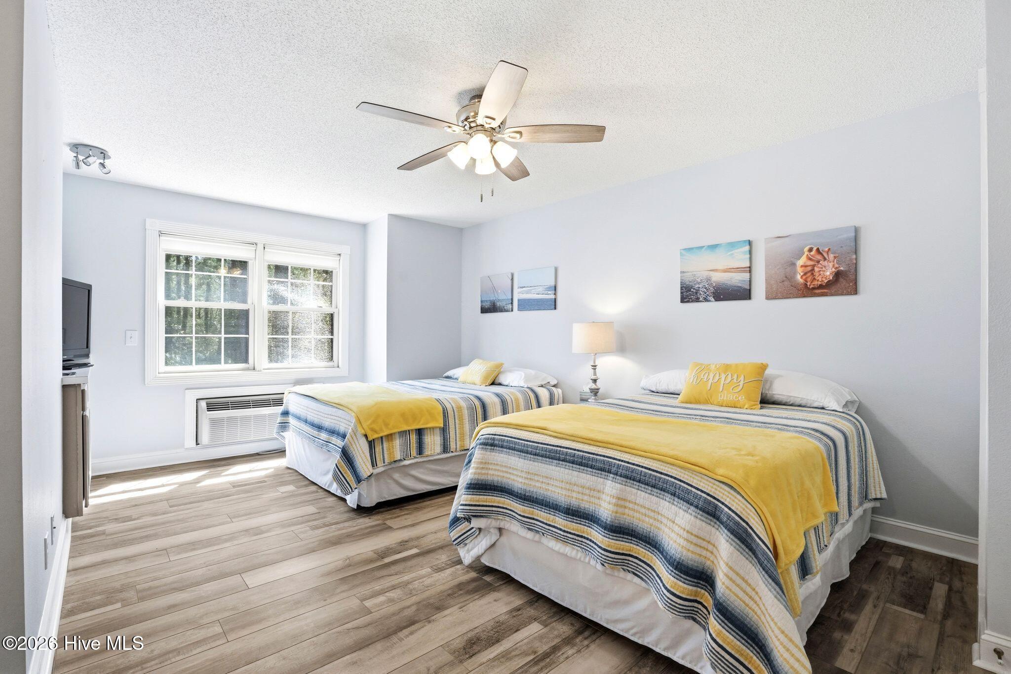 100564188 | Photo 15