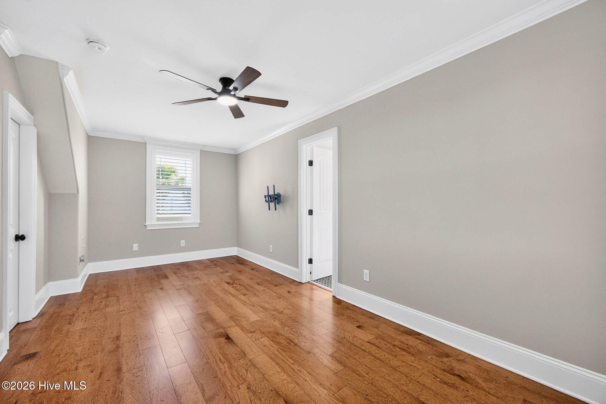 100567612 | Photo 51