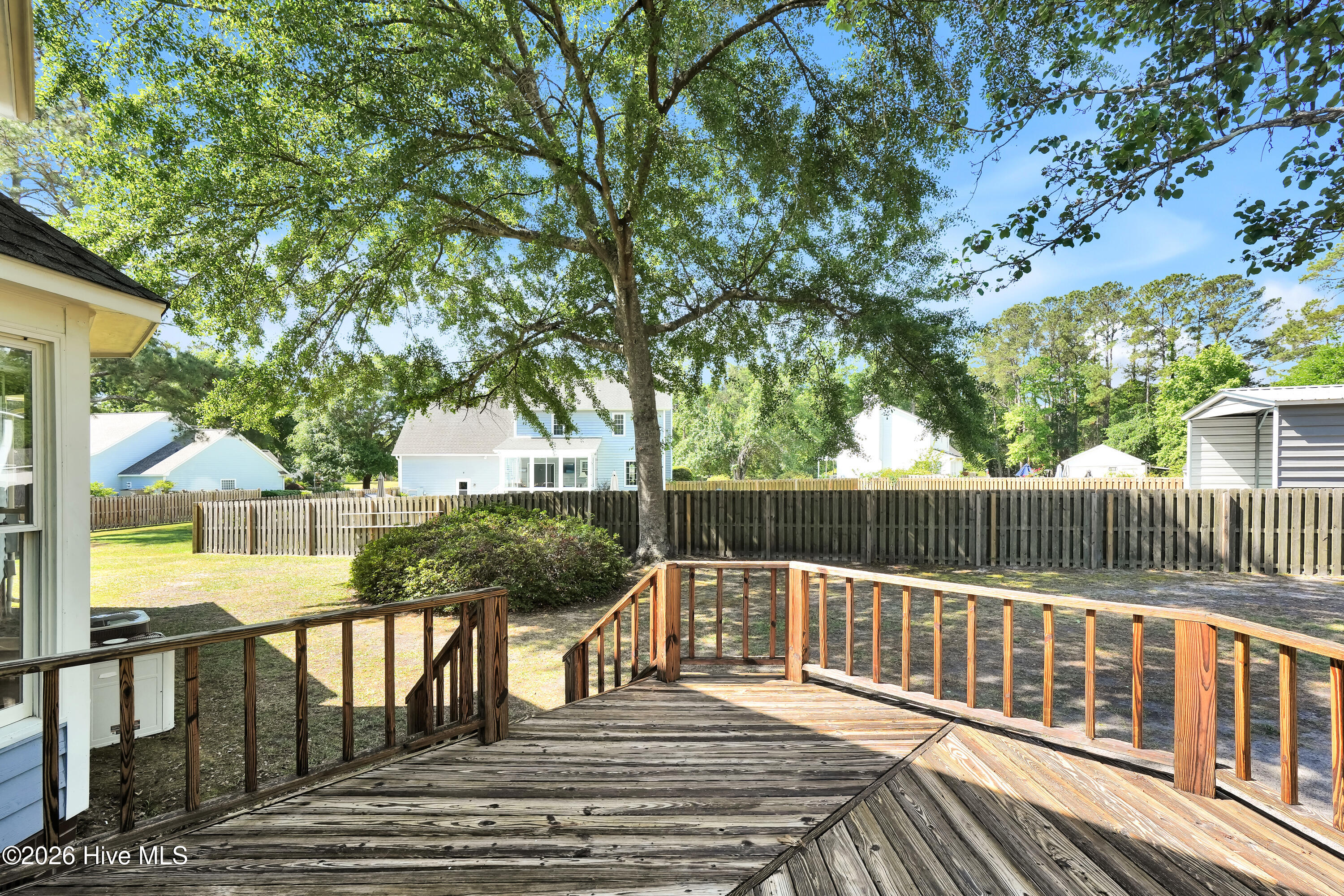 100570472 | Photo 38