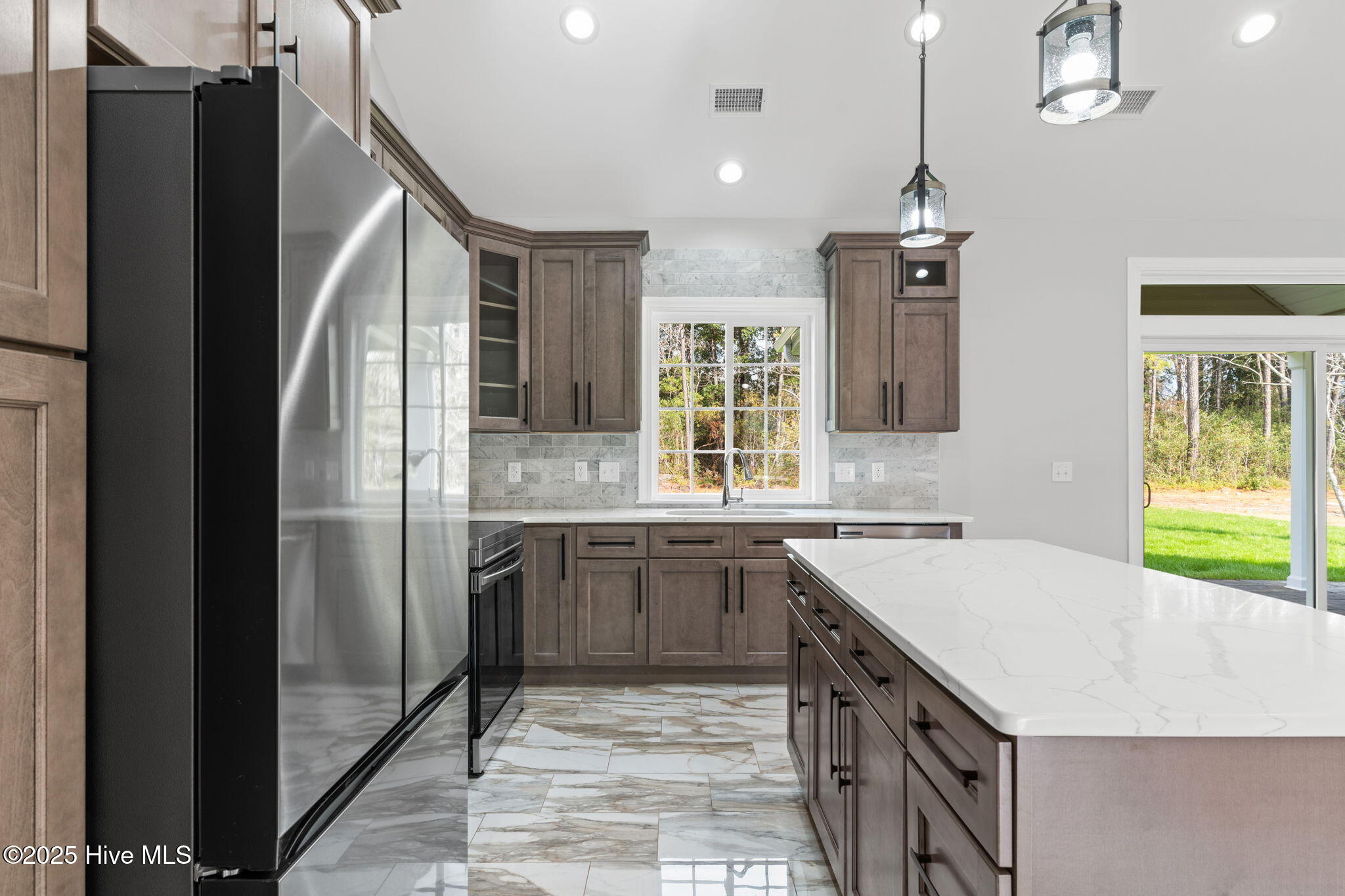 100543428 | Photo 13