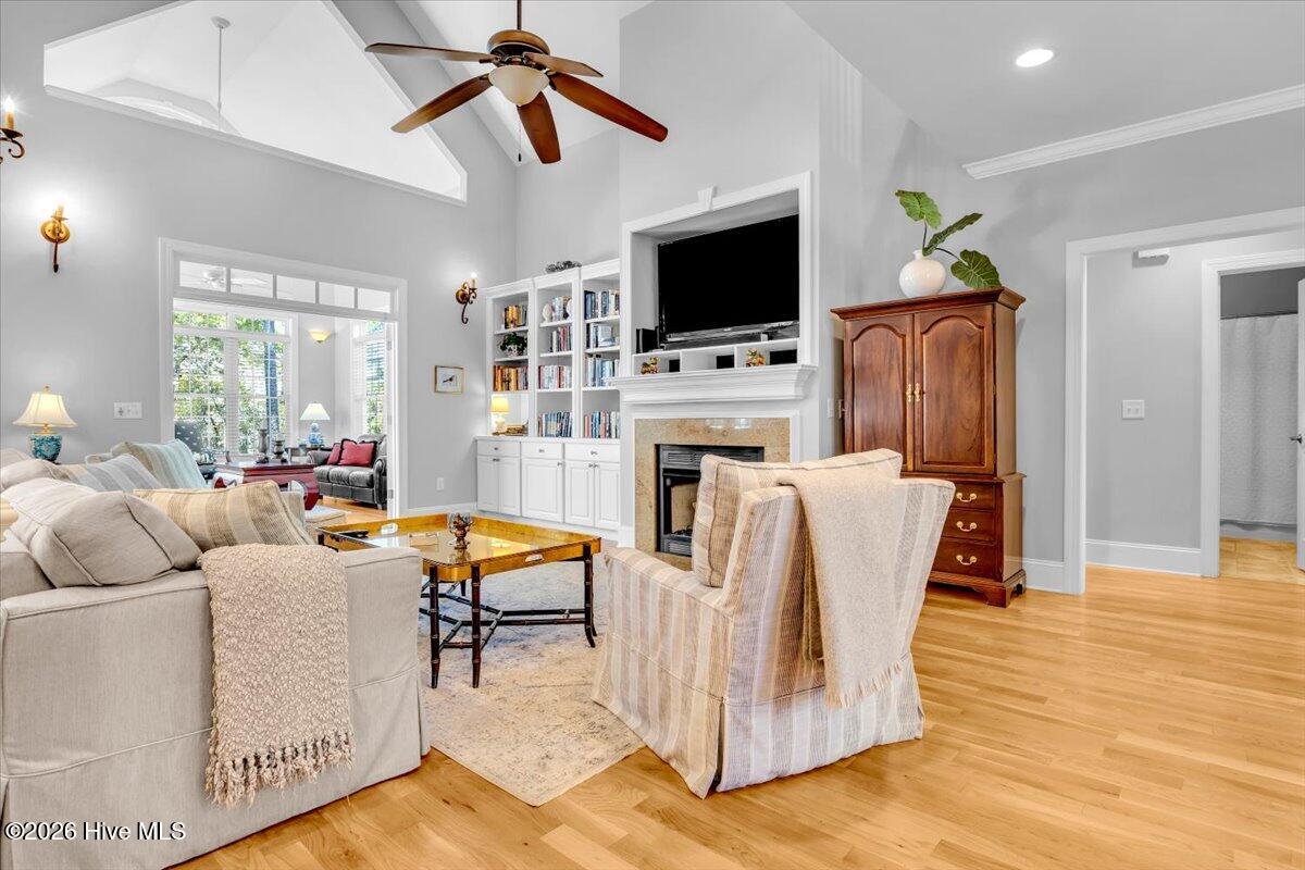 100565920 | Photo 28