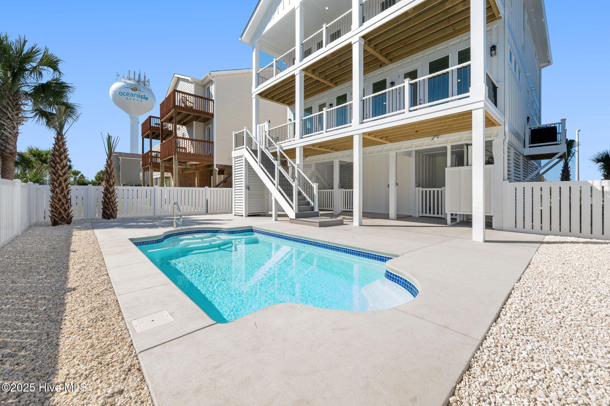 100525403 | Photo 47