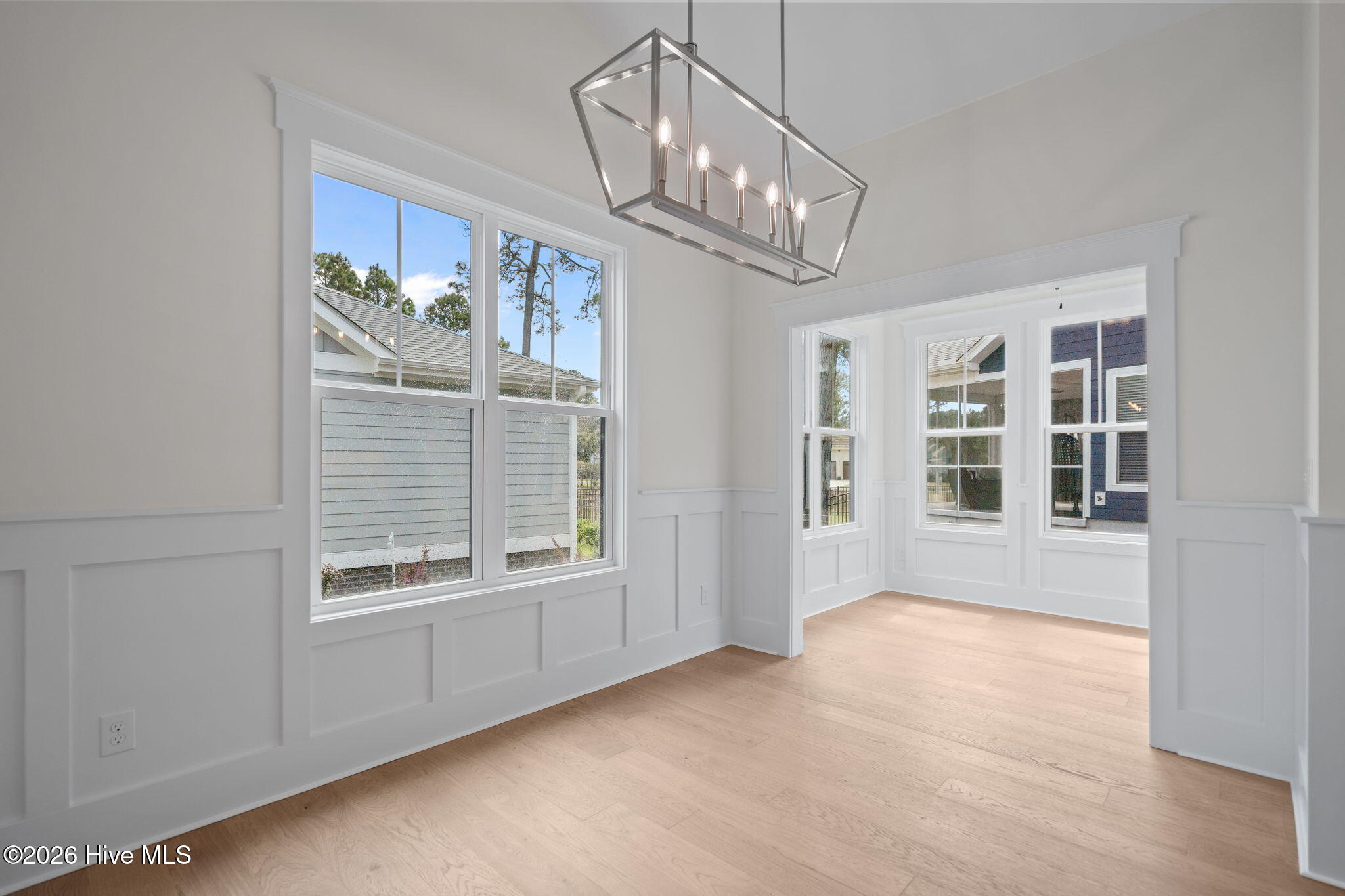 100564370 | Photo 18