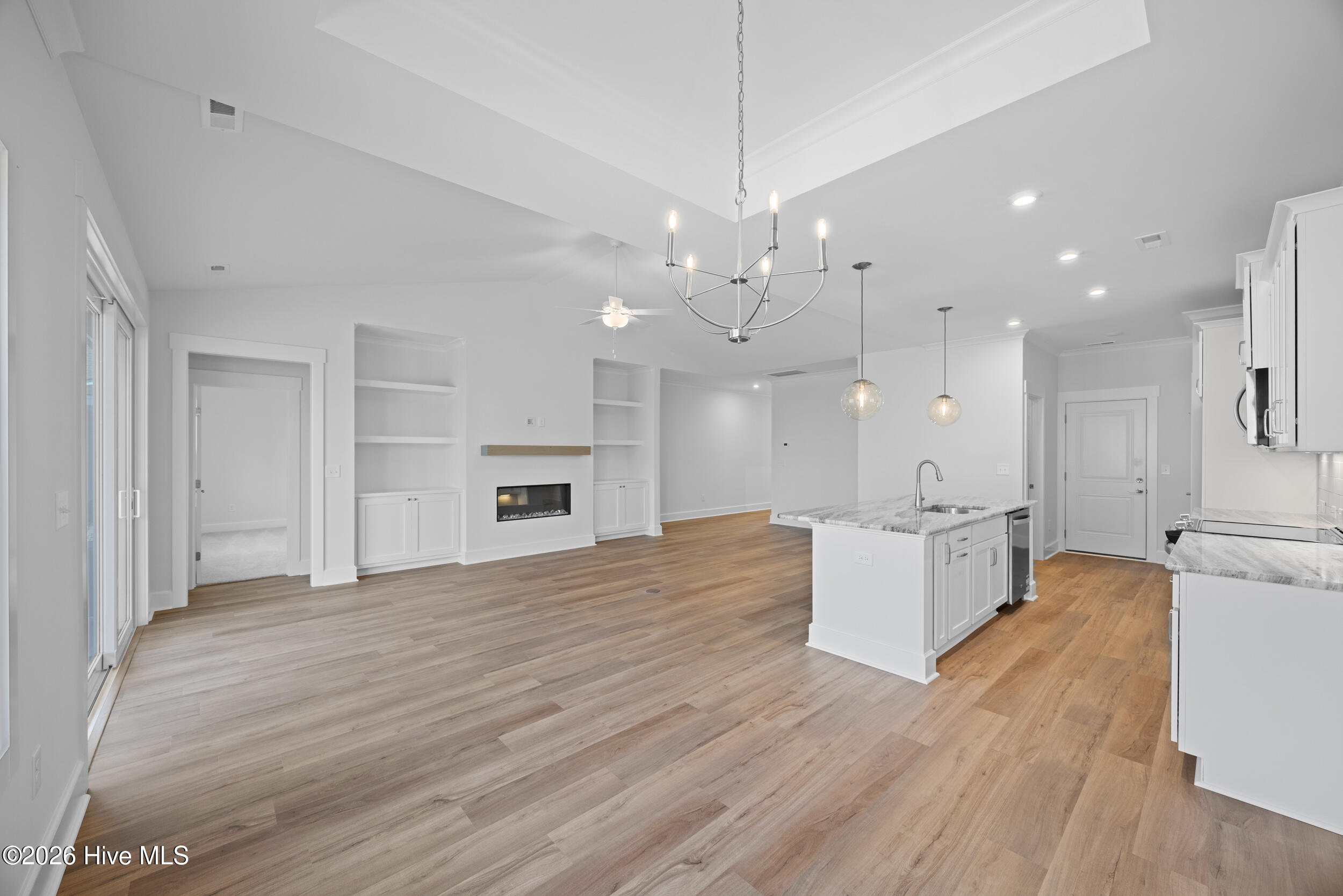 100548028 | Photo 20