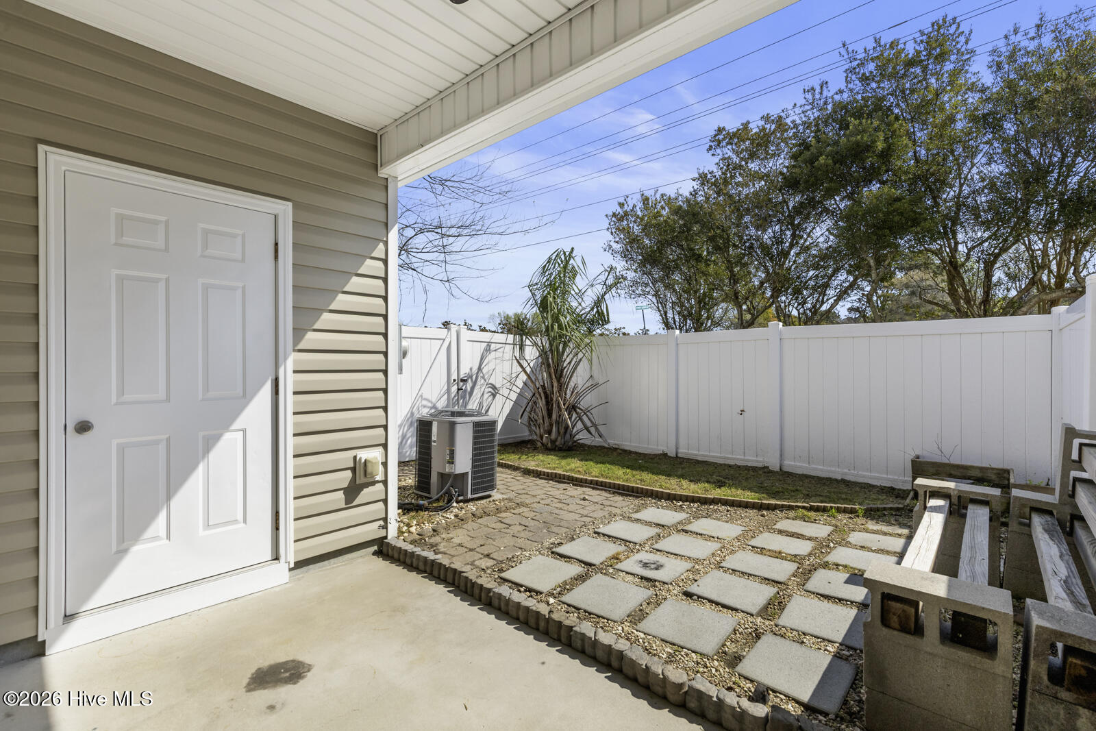 100568265 | Photo 19