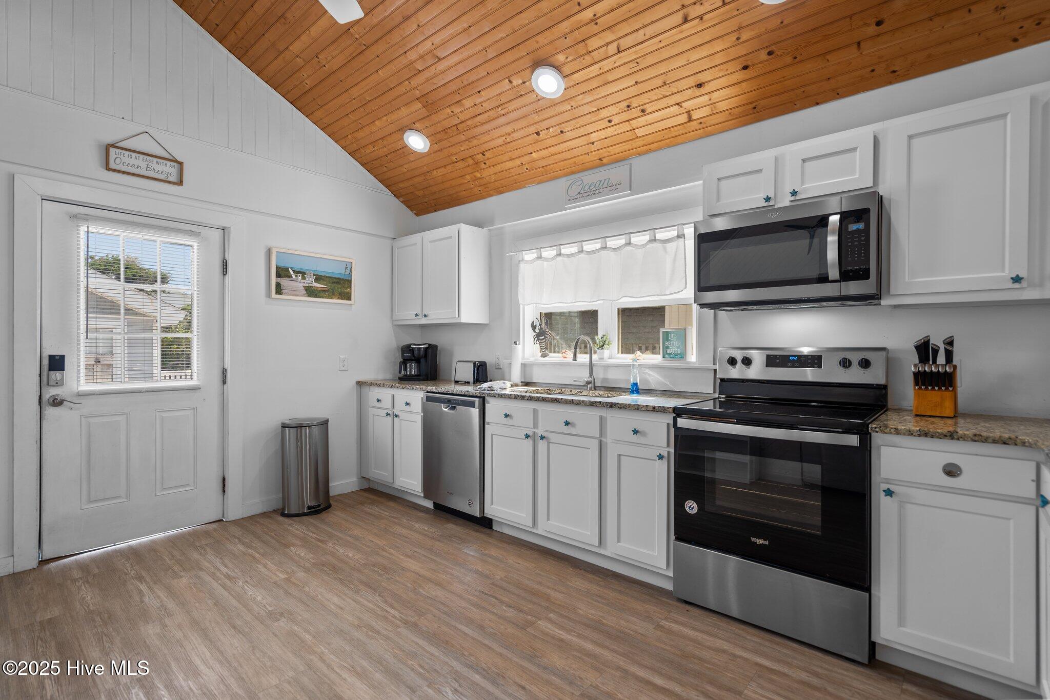 100537194 | Photo 77