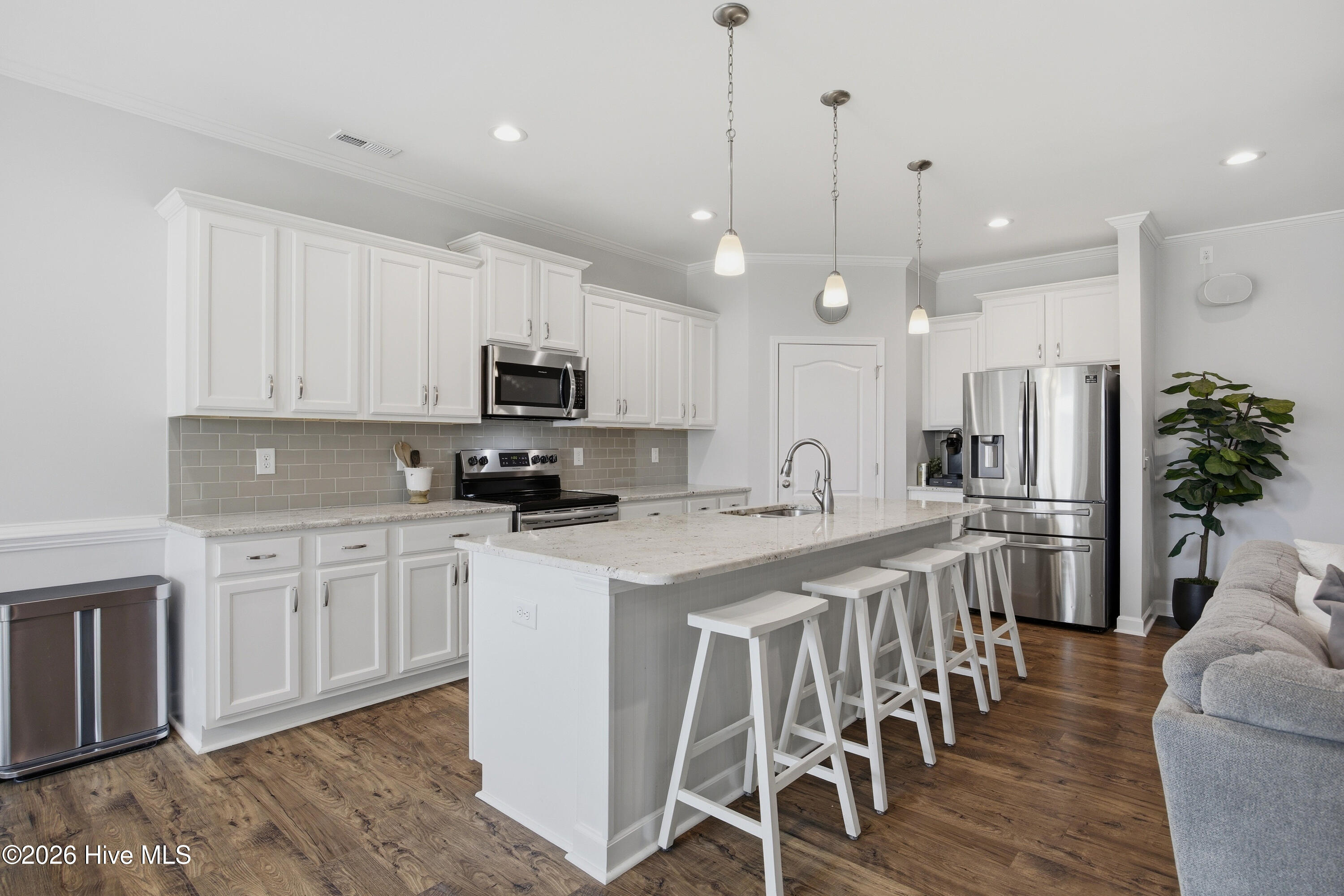 100563122 | Photo 19