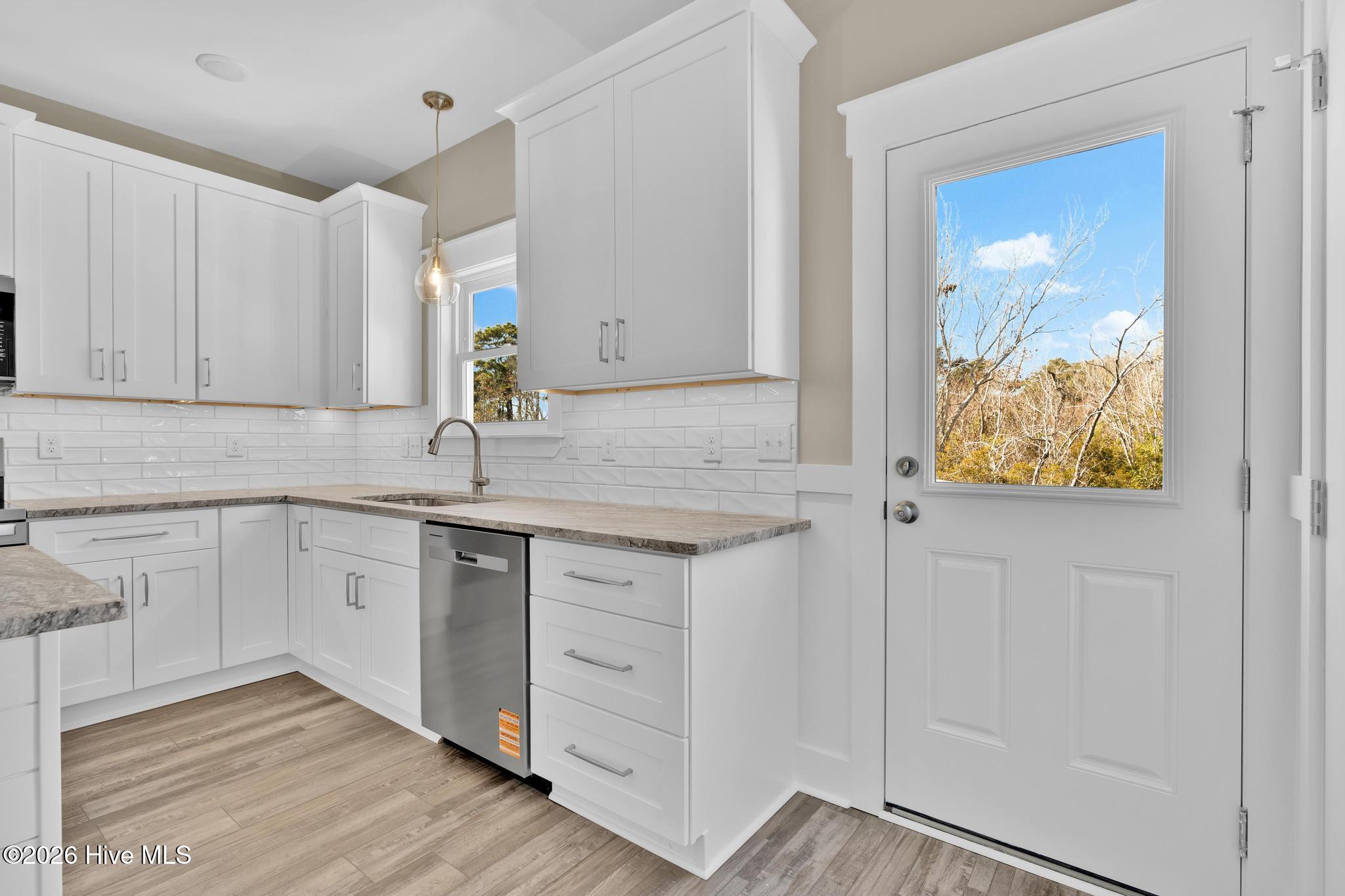 100547277 | Photo 11