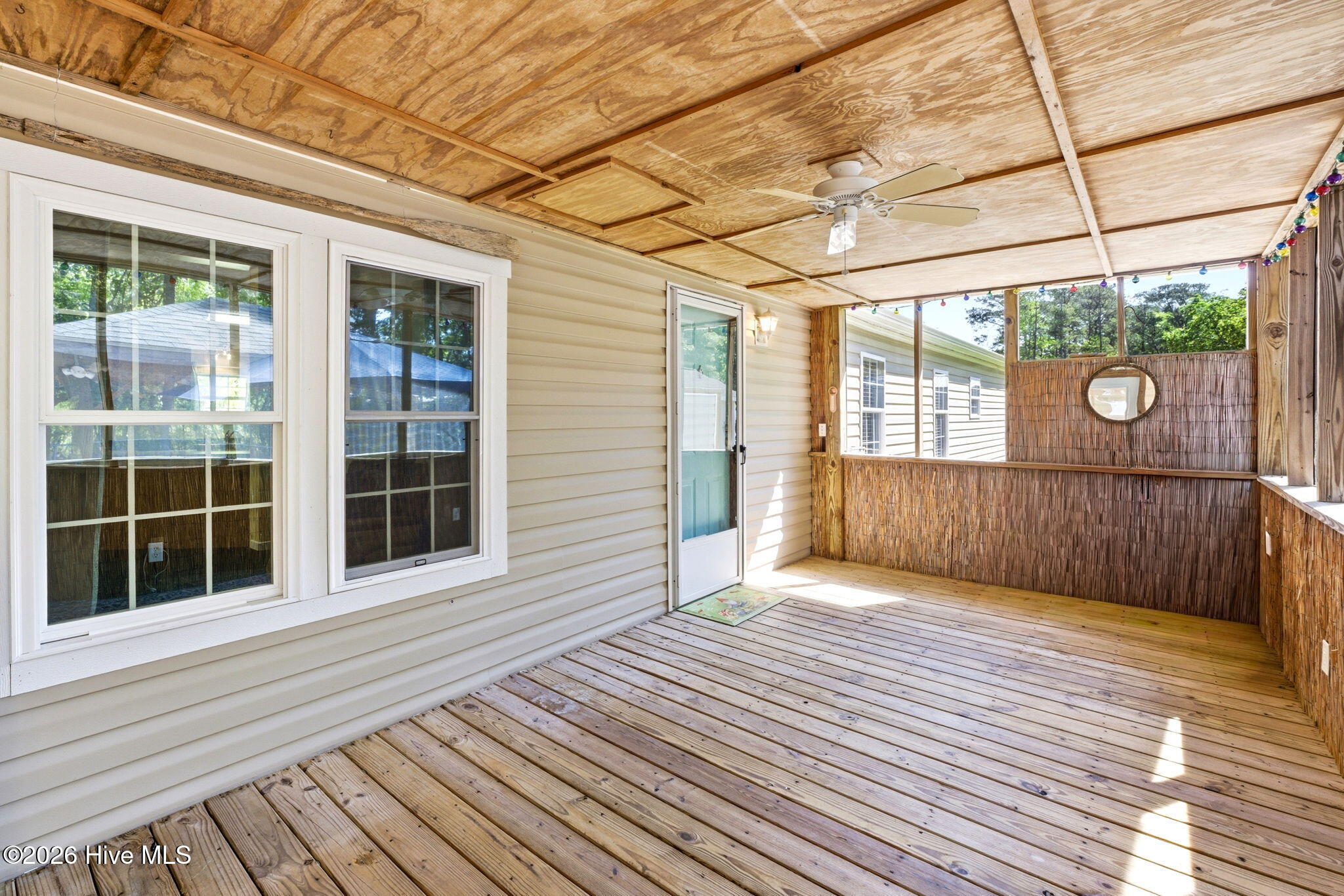 100568157 | Photo 39