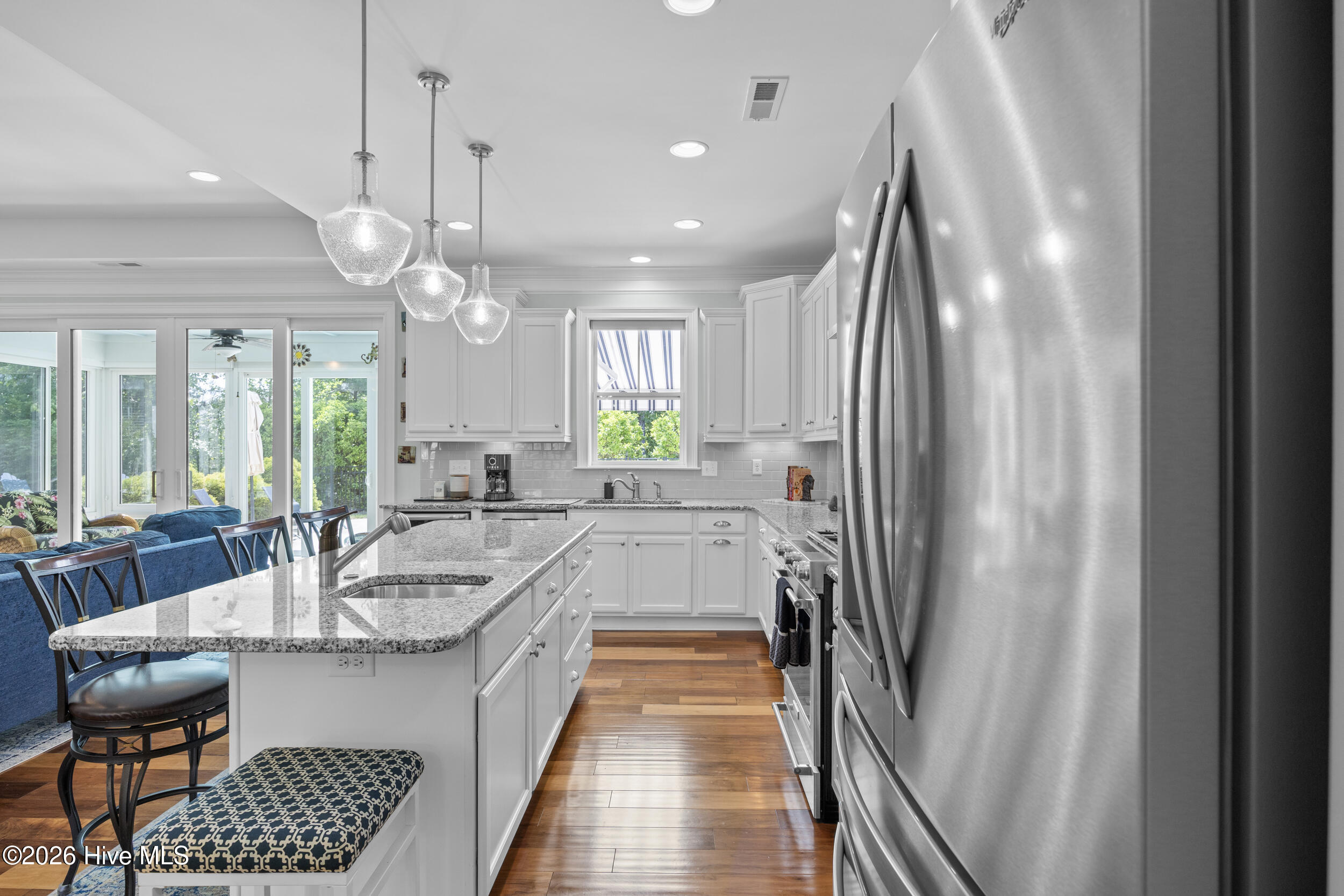 100565647 | Photo 18