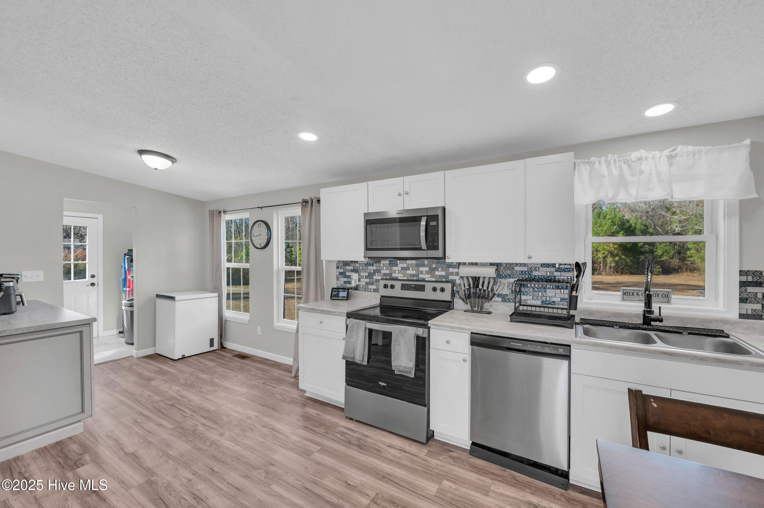 100518918 | Photo 14