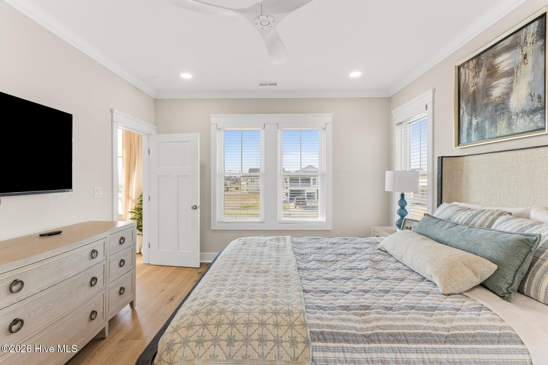 100561823 | Photo 27