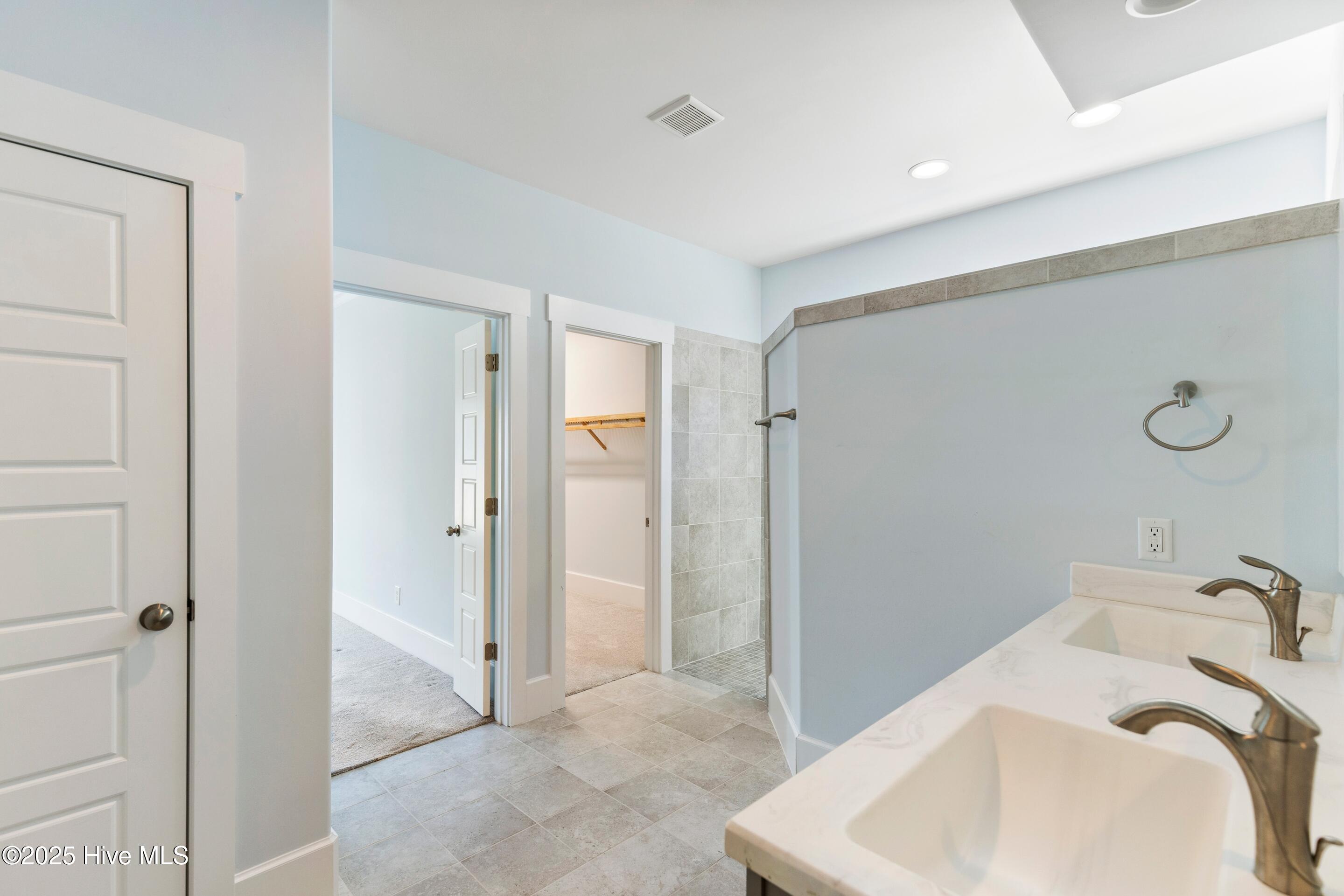 100531261 | Photo 39