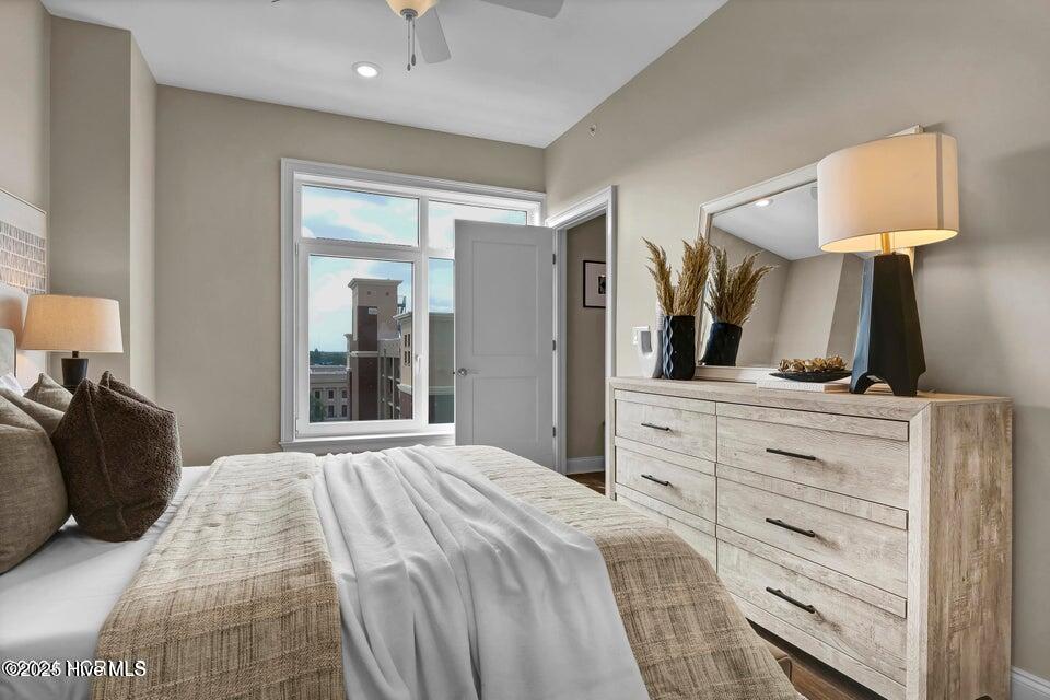 100526322 | Photo 15