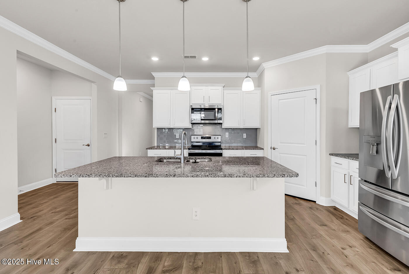 100547571 | Photo 15