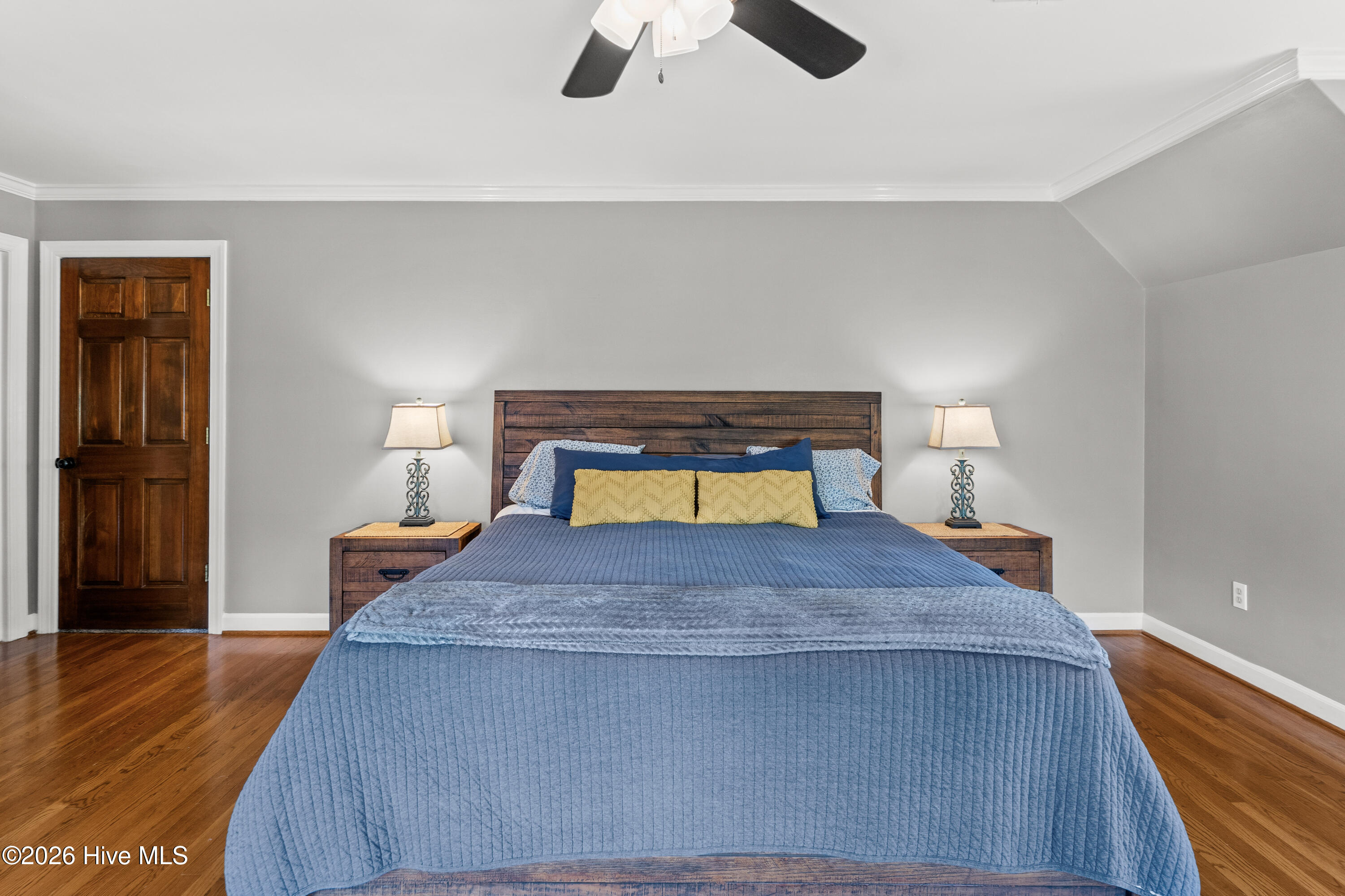 100569922 | Photo 43