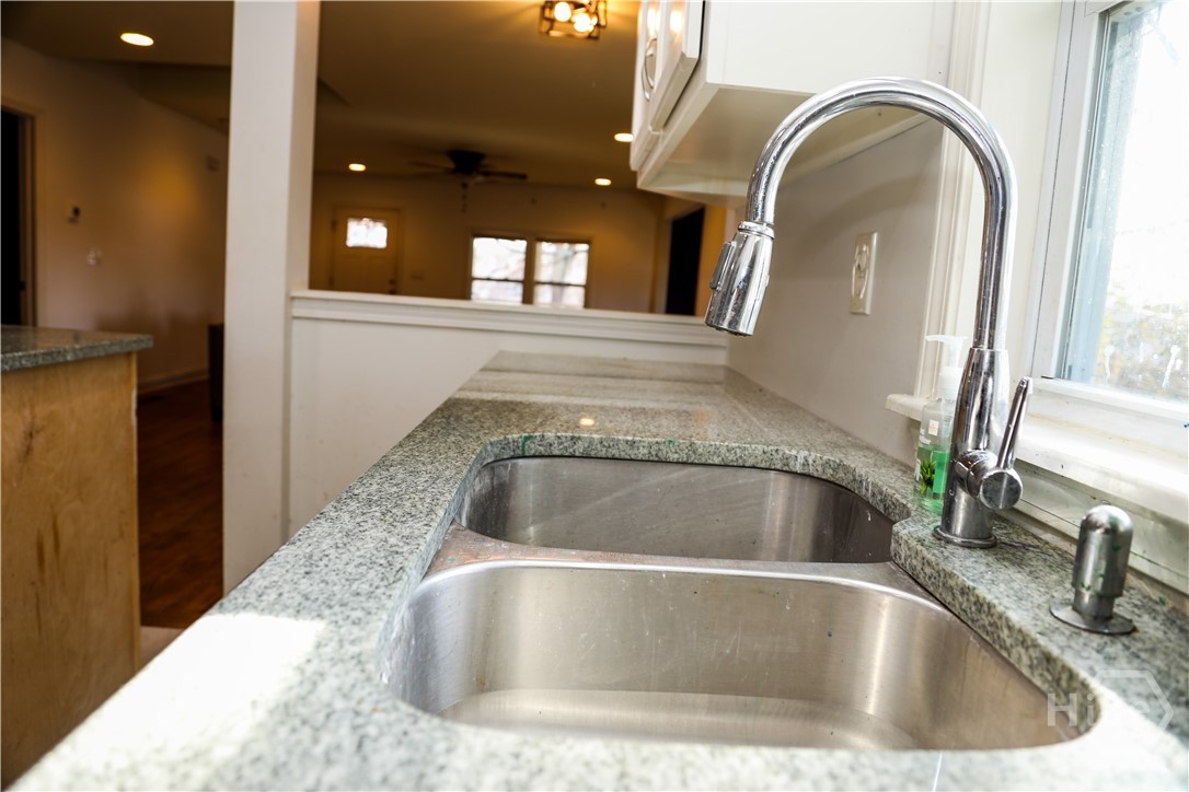 1398 Hancock Avenue W