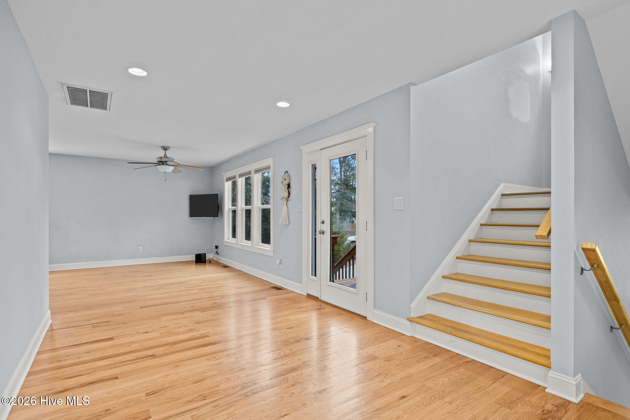 100553513 | Photo 26