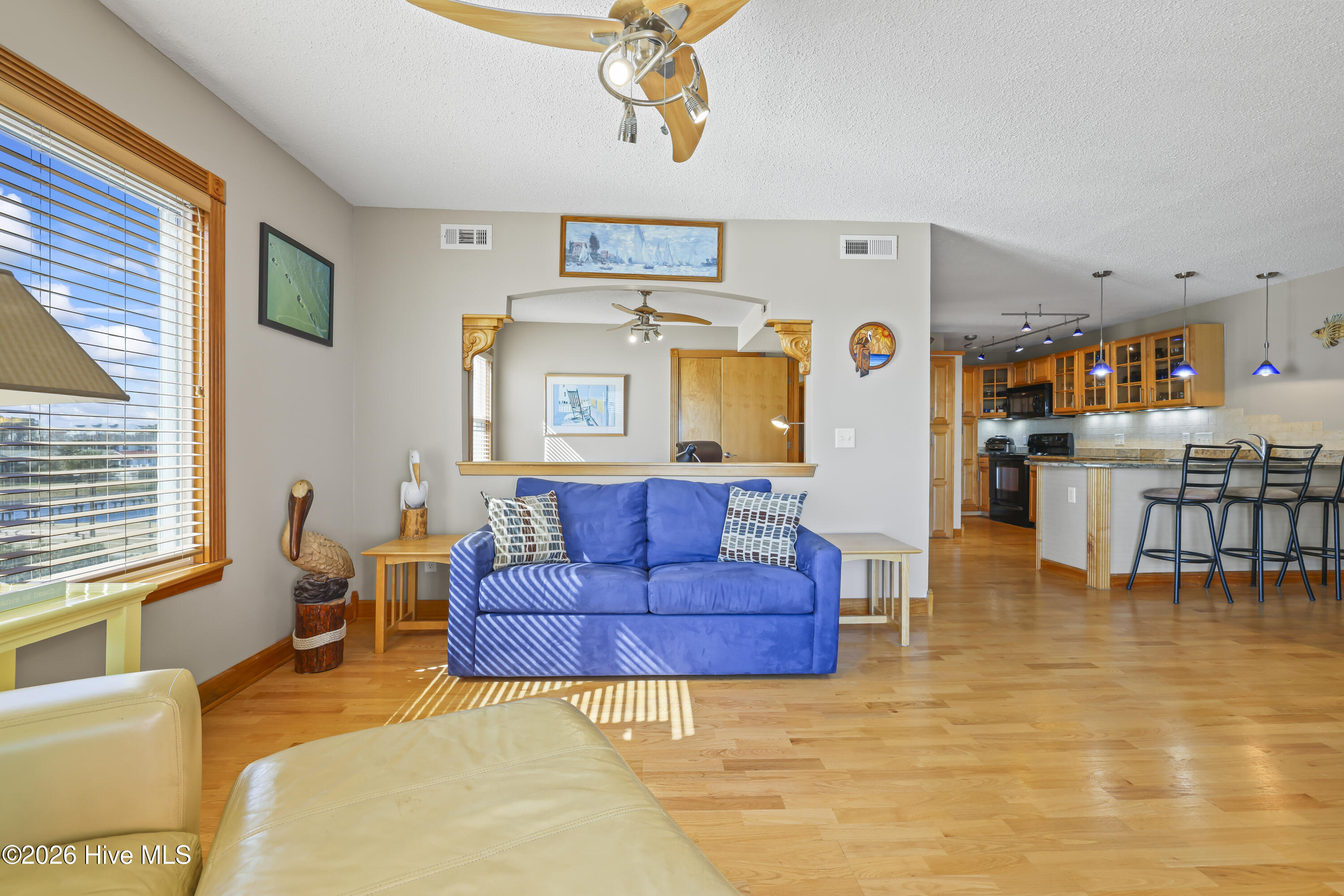 100552115 | Photo 13