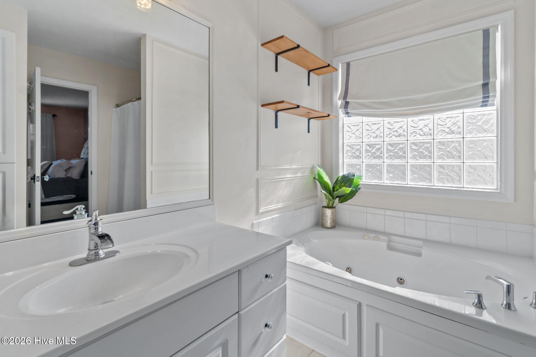 100561943 | Photo 26