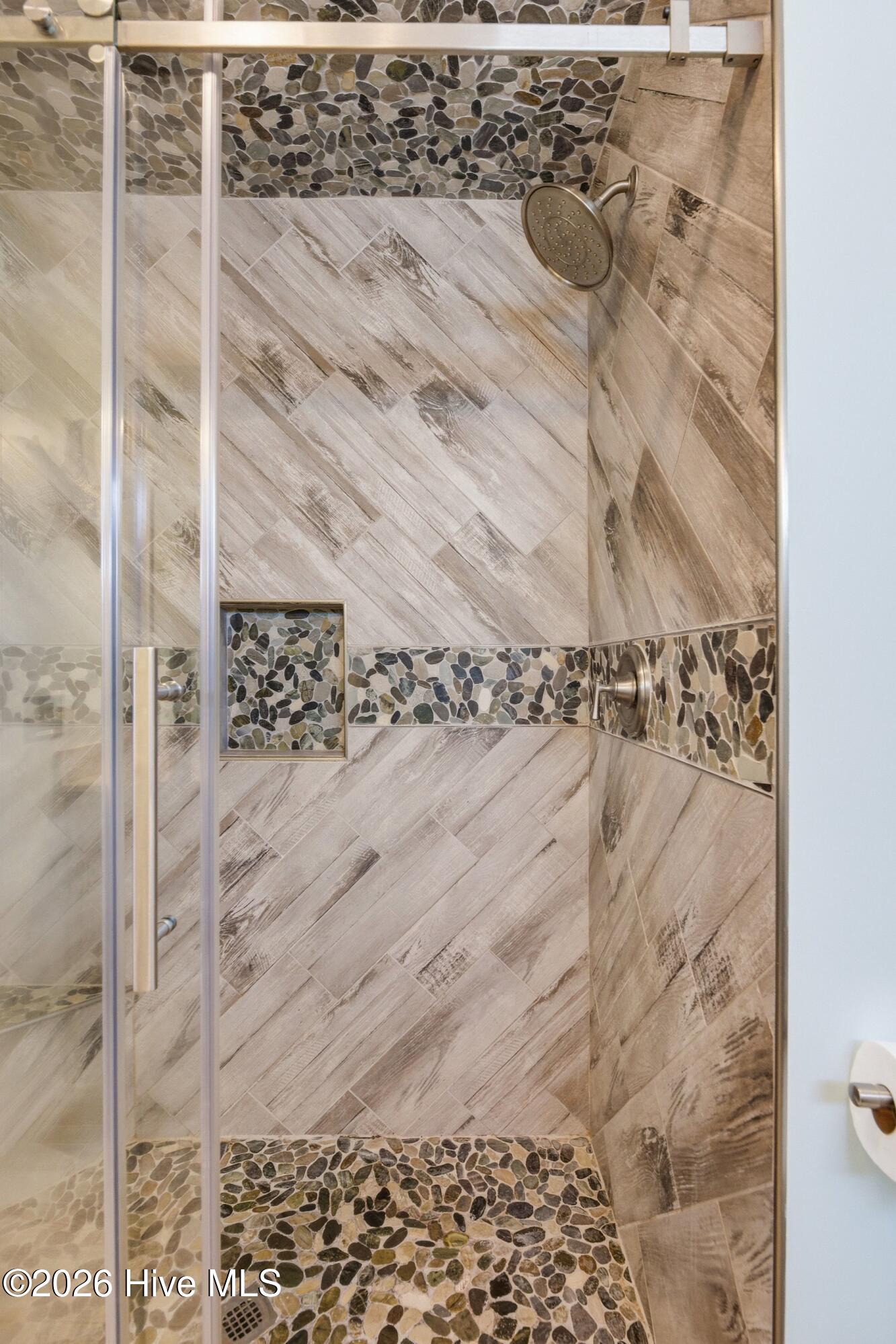 100570503 | Photo 31