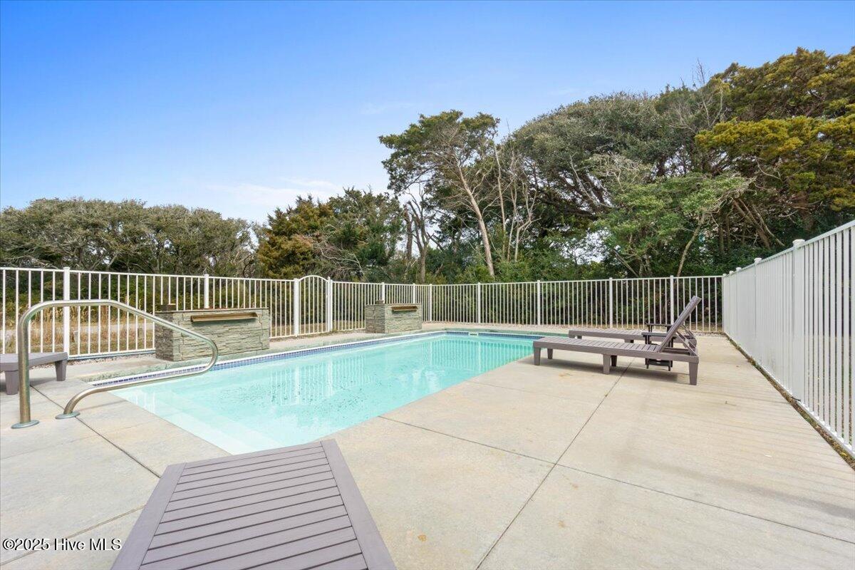 100493245 | Photo 32