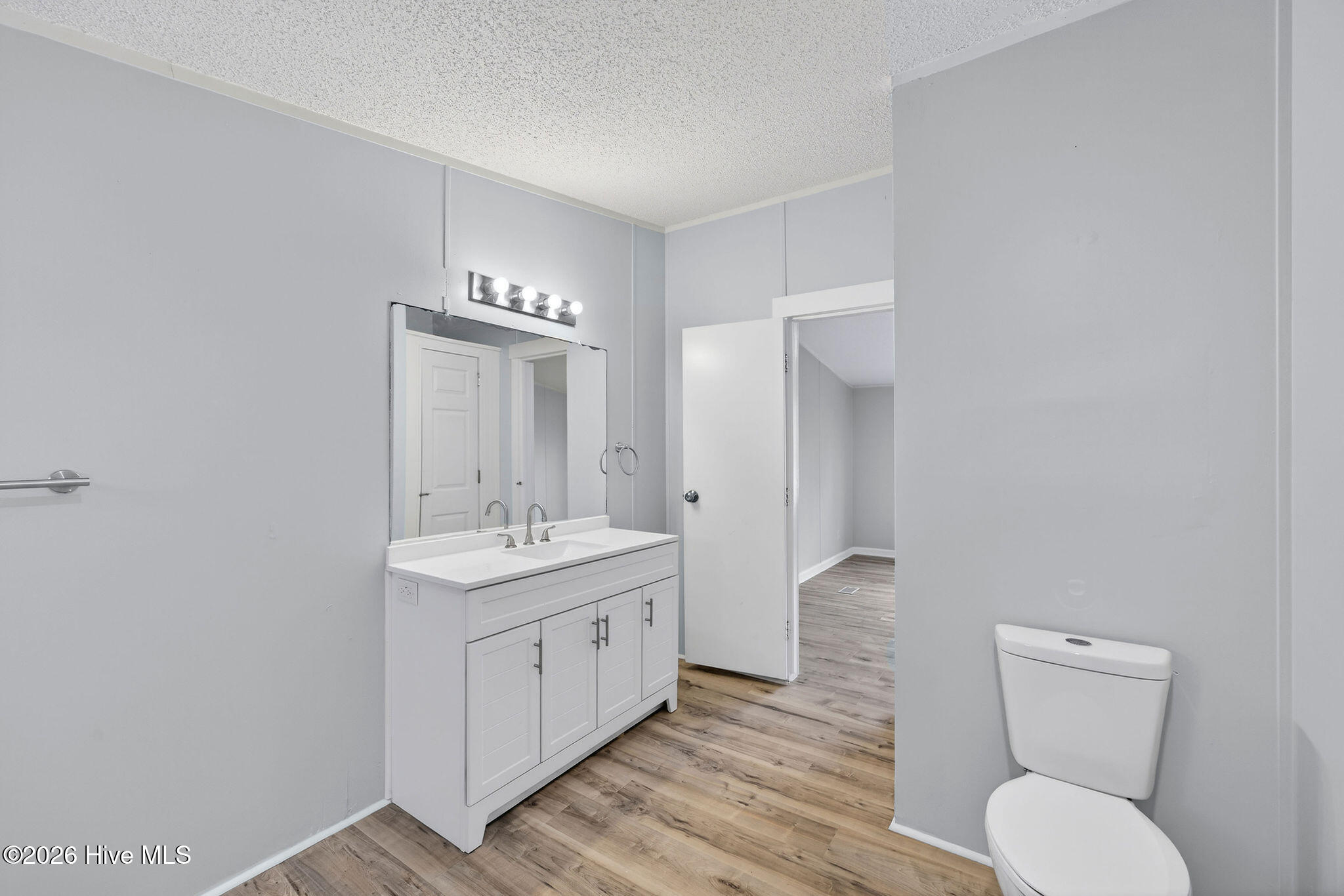 100556800 | Photo 25