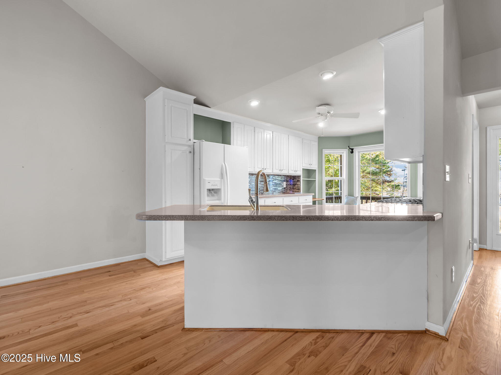 100540232 | Photo 11