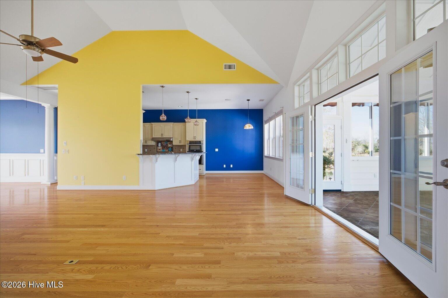 100557521 | Photo 10